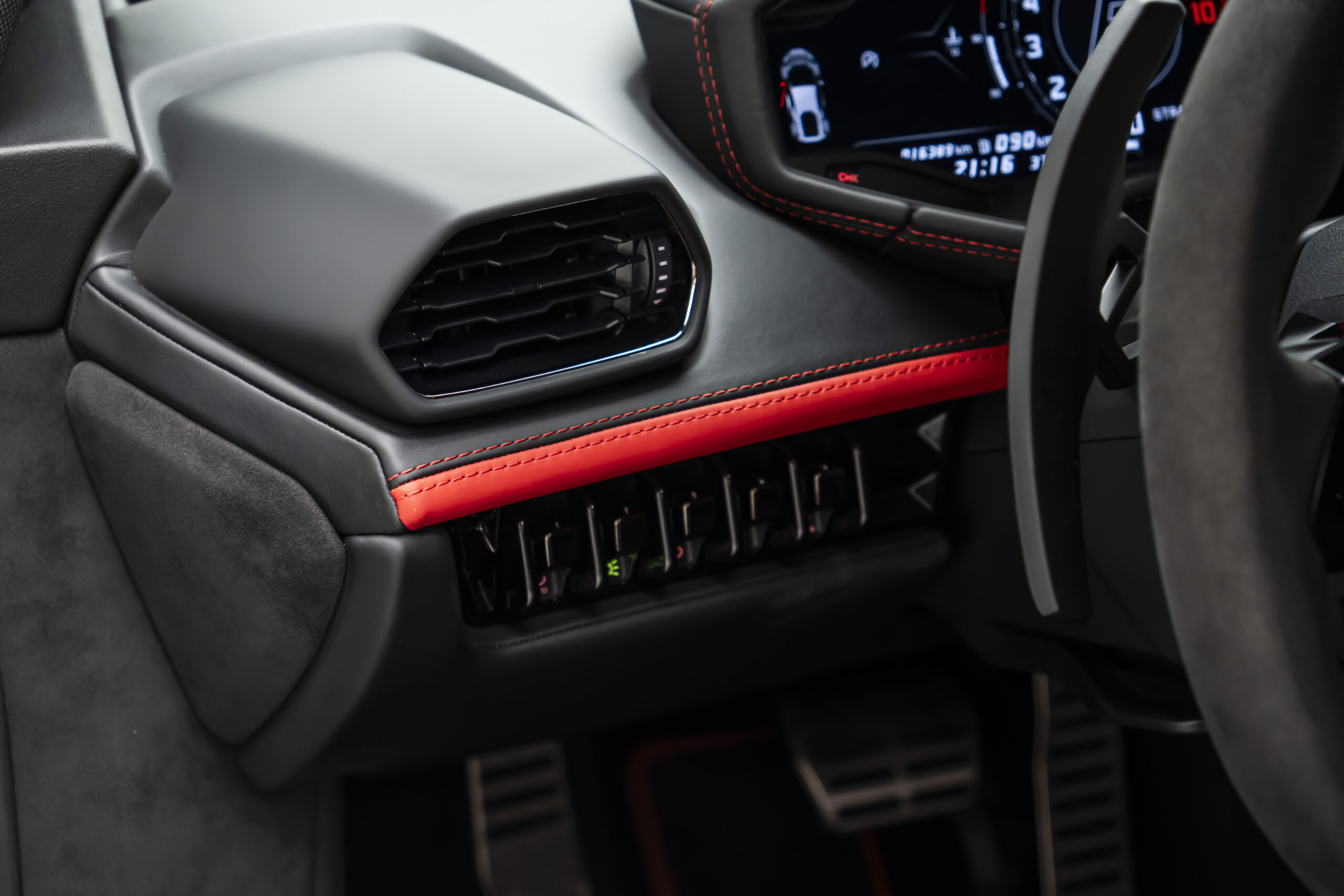 
								2023 Lamborghini Huracan Sterrato full									