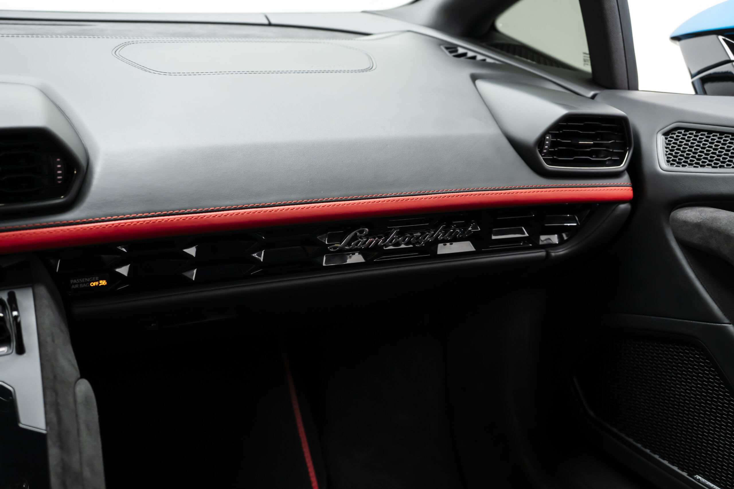 
								2023 Lamborghini Huracan Sterrato full									
