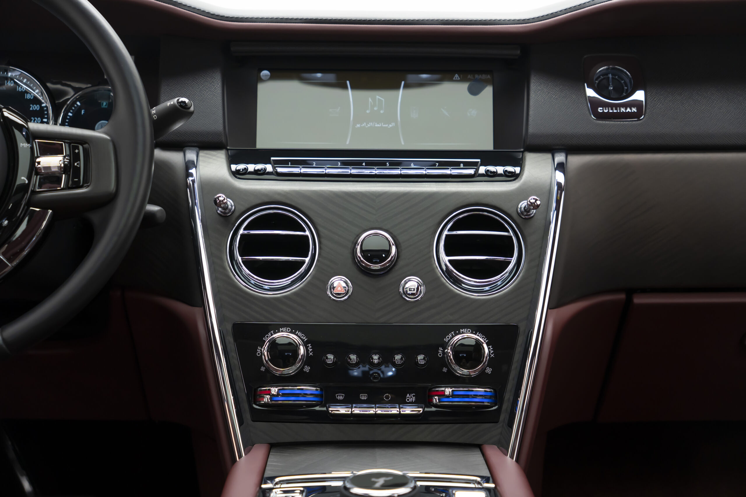 
								2019 Rolls-Royce Cullinan Silver Badge full									