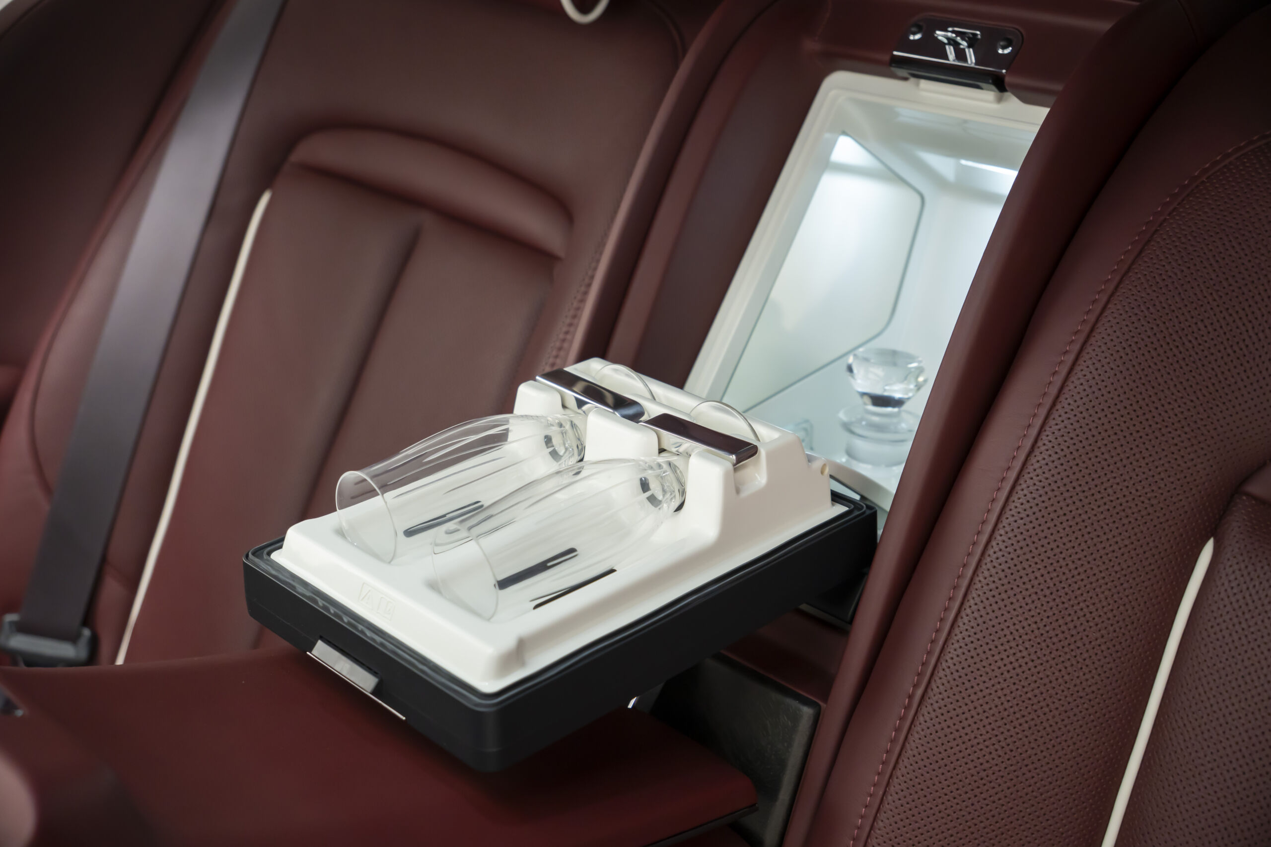 
								2019 Rolls-Royce Cullinan Silver Badge full									