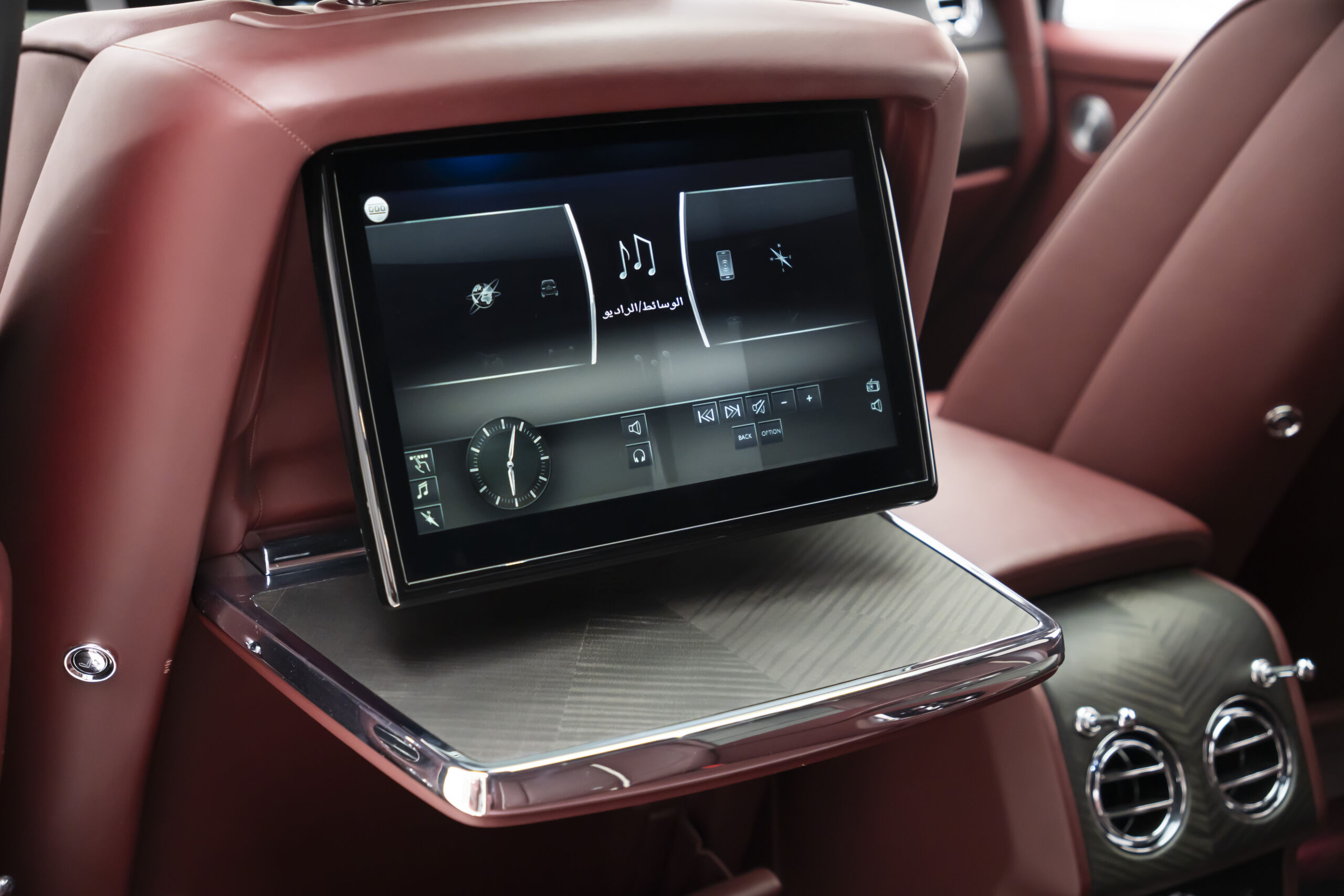 
								2019 Rolls-Royce Cullinan Silver Badge full									