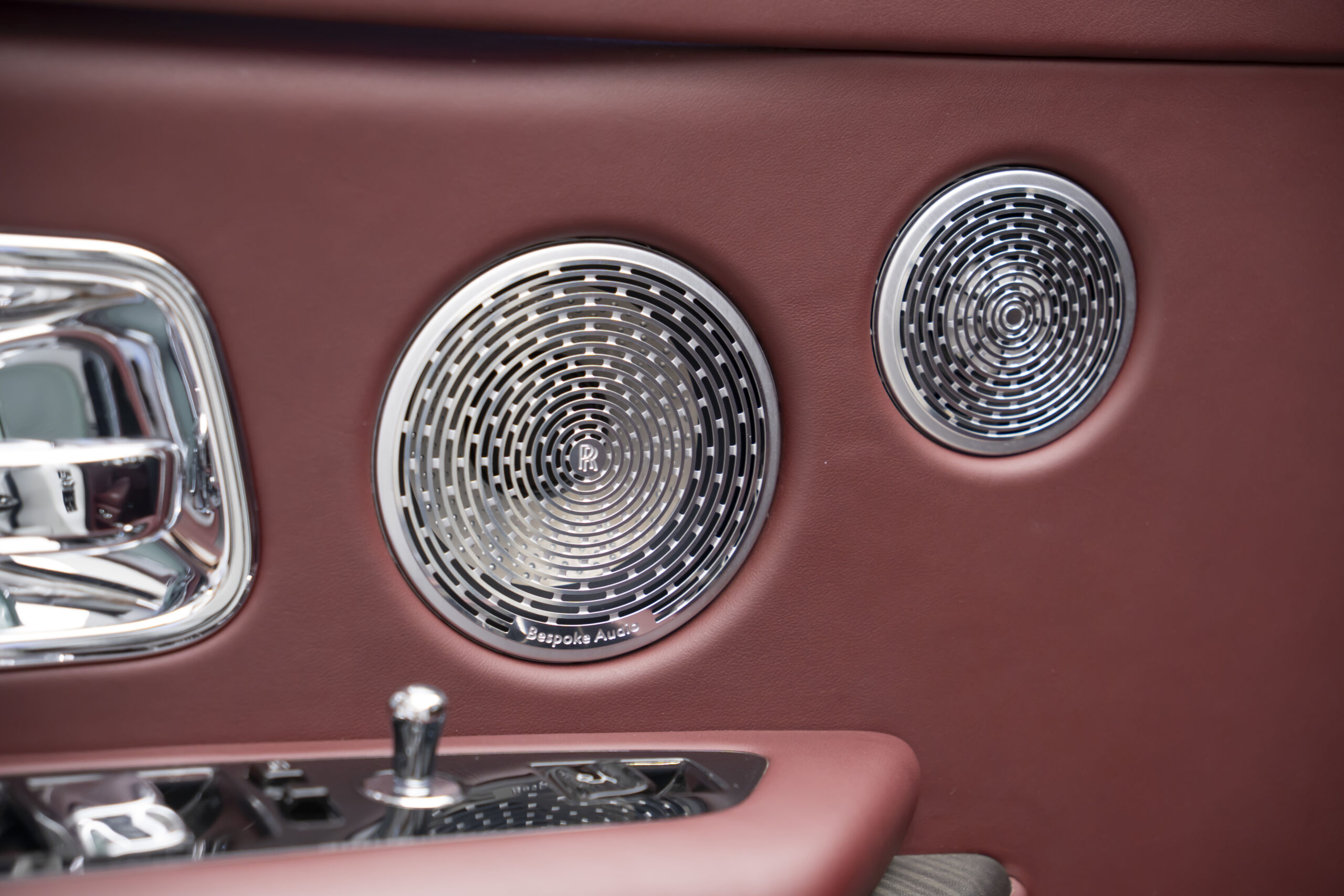 
								2019 Rolls-Royce Cullinan Silver Badge full									