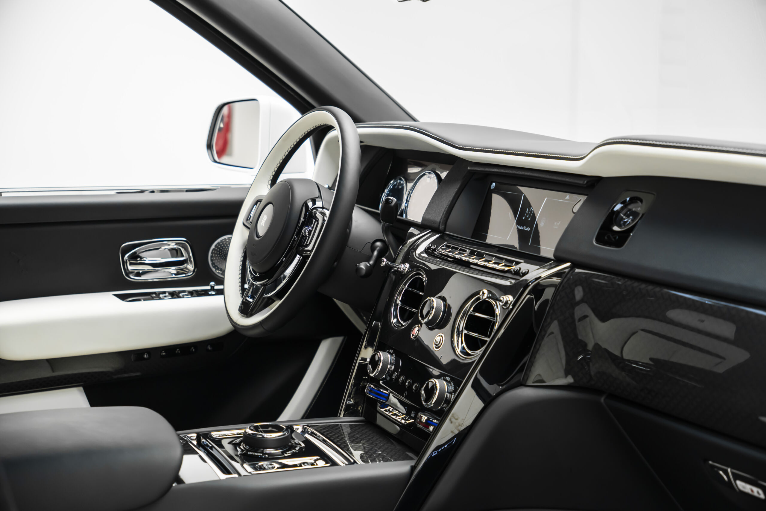 
								2024 Rolls-Royce Cullinan Black Badge full									