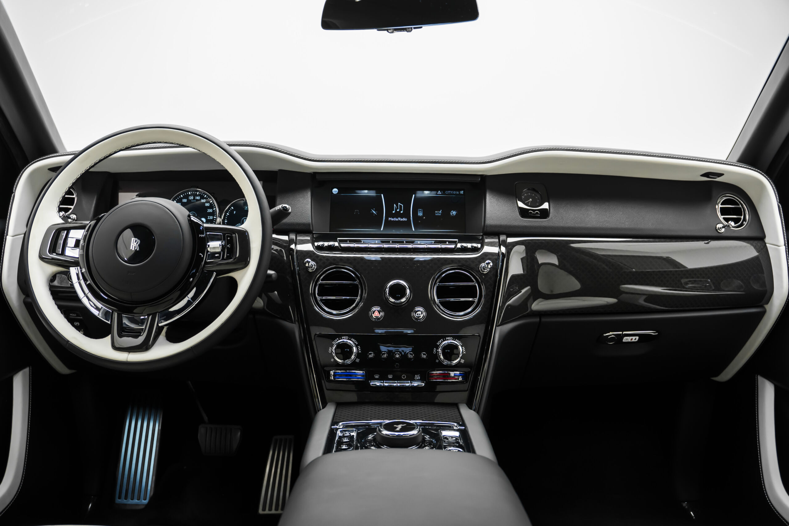
								2024 Rolls-Royce Cullinan Black Badge full									