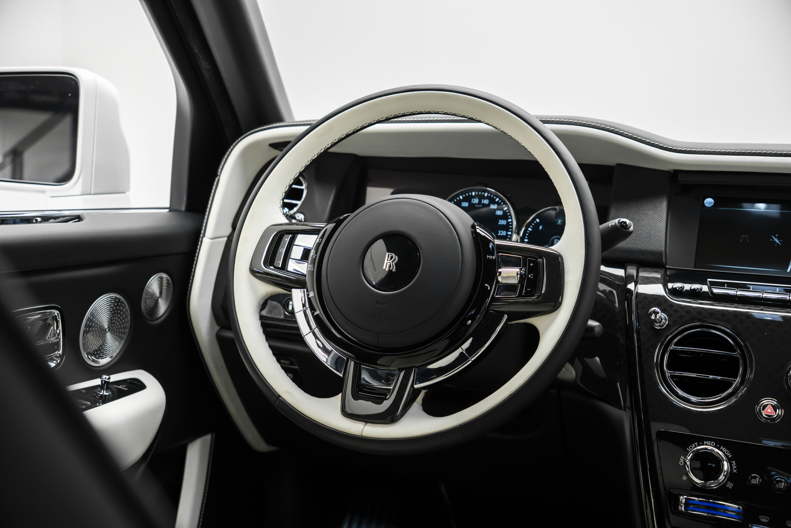 
								2024 Rolls-Royce Cullinan Black Badge full									
