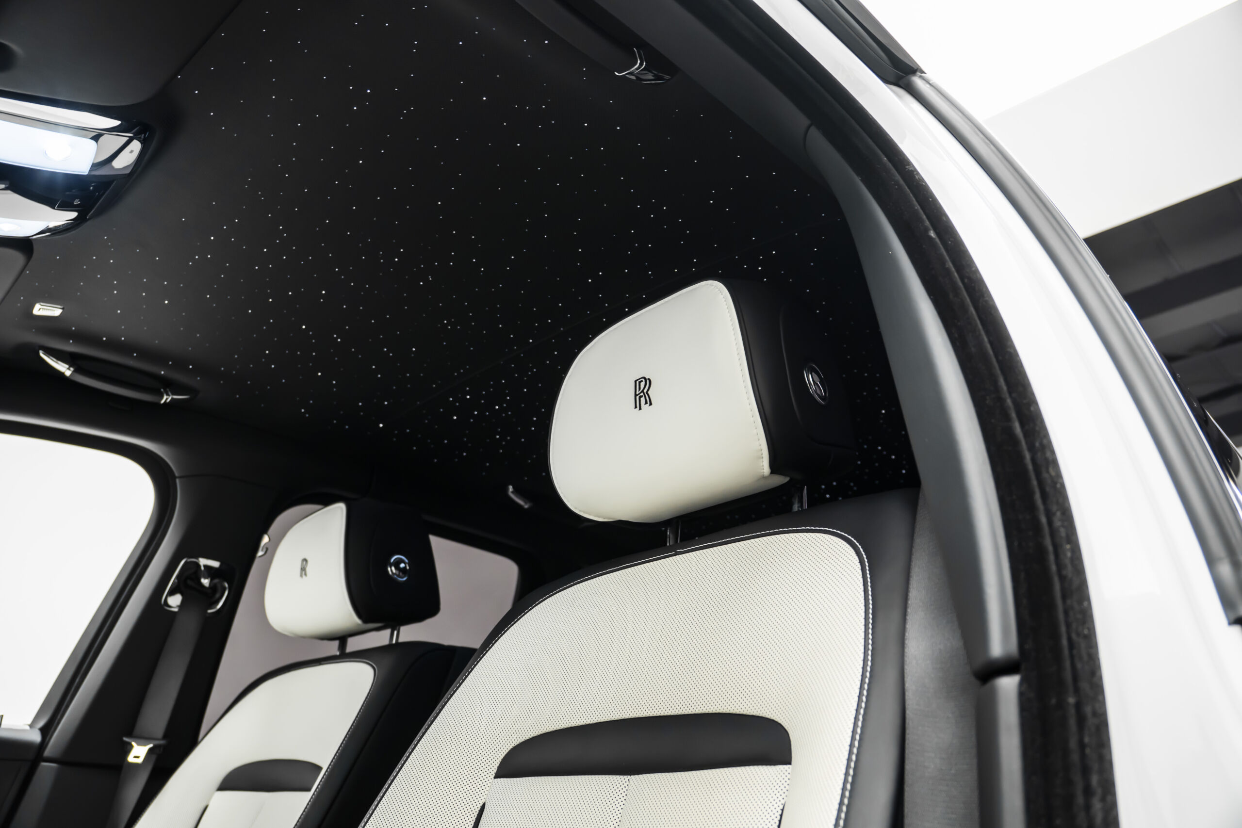 
								2024 Rolls-Royce Cullinan Black Badge full									