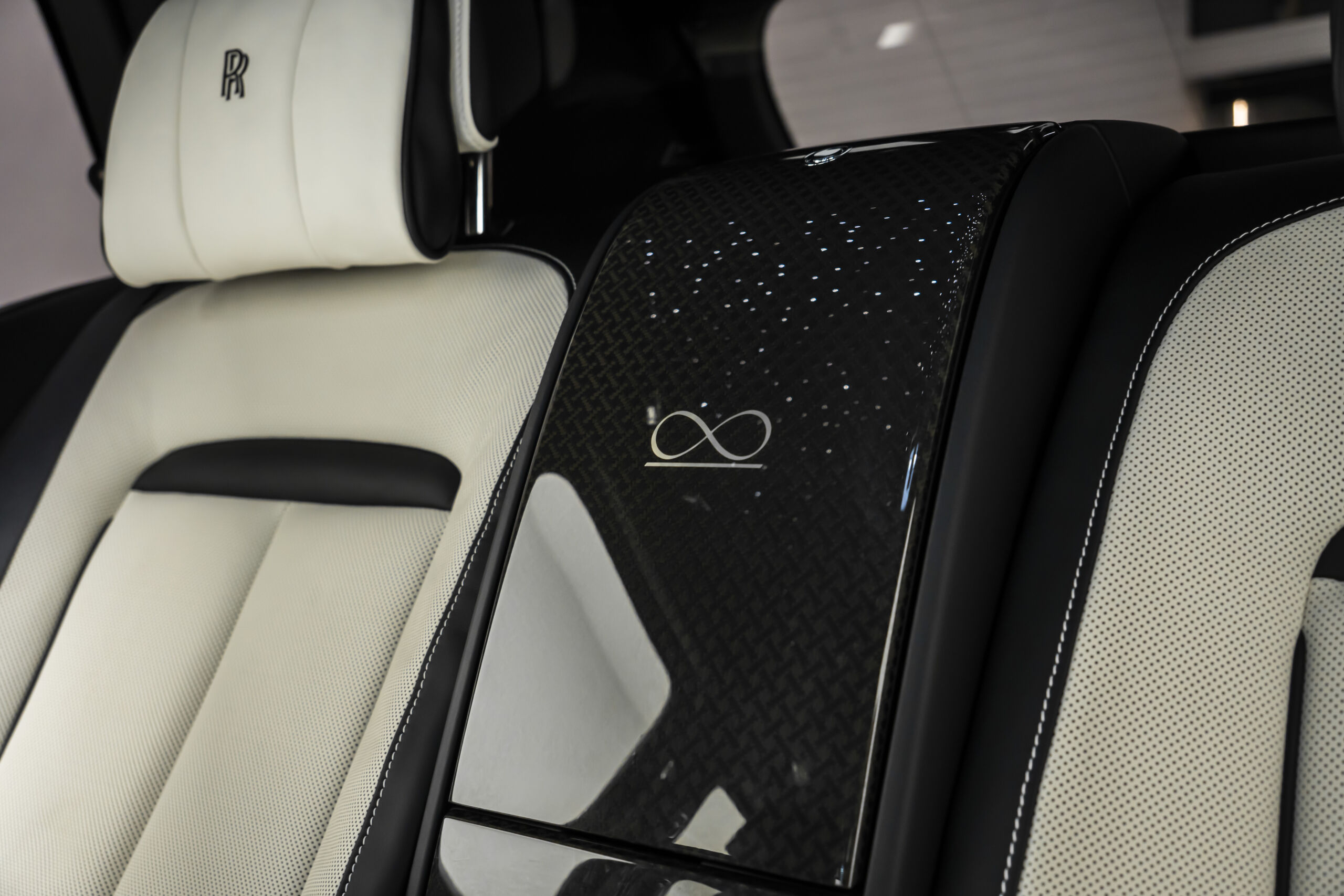 
								2024 Rolls-Royce Cullinan Black Badge full									
