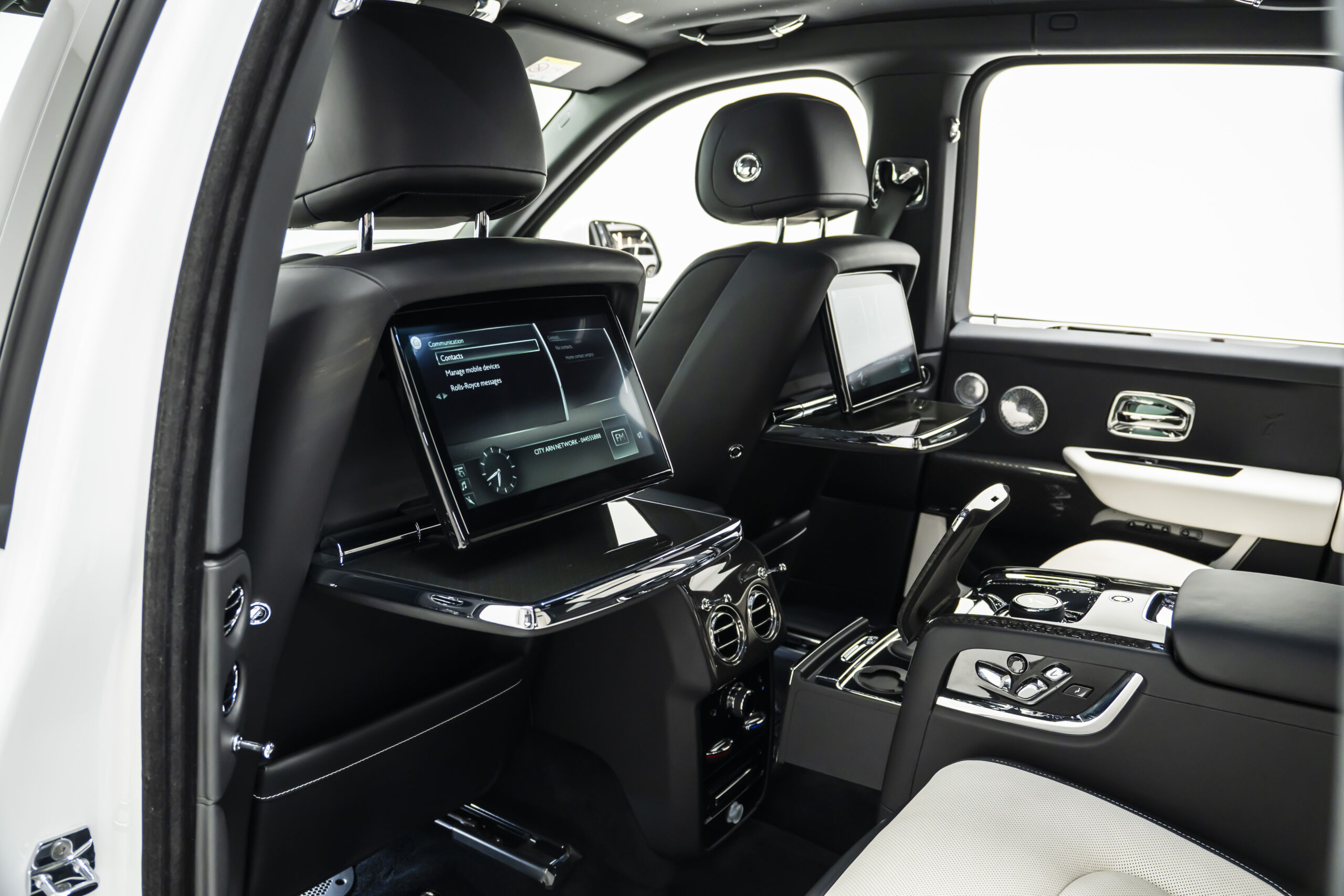 
								2024 Rolls-Royce Cullinan Black Badge full									