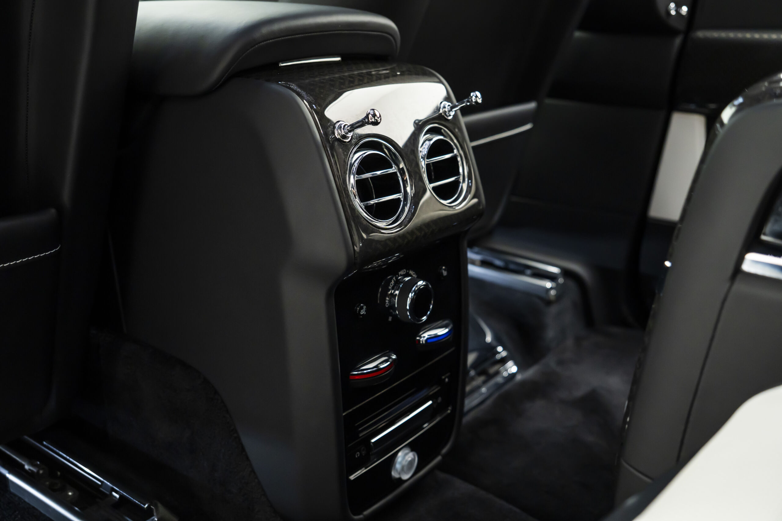 
								2024 Rolls-Royce Cullinan Black Badge full									