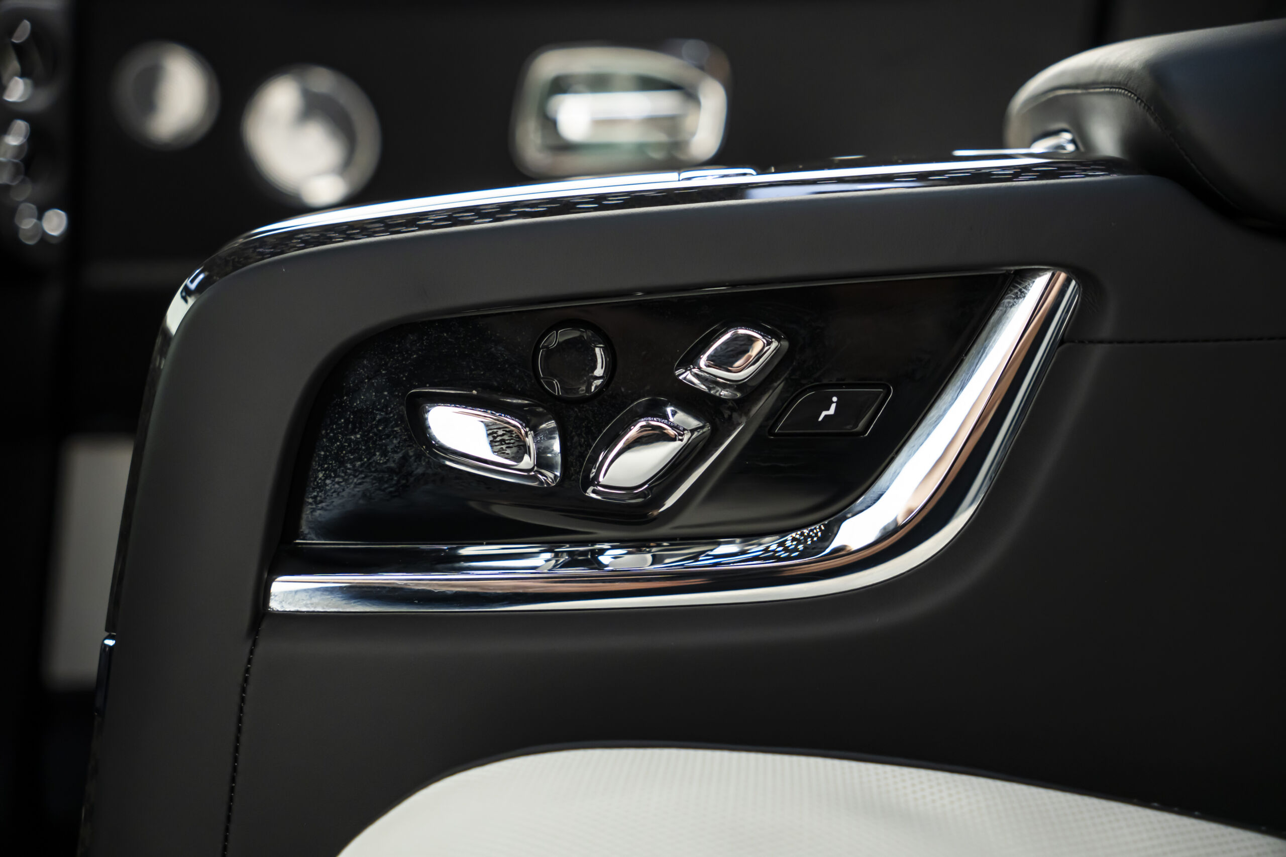 
								2024 Rolls-Royce Cullinan Black Badge full									