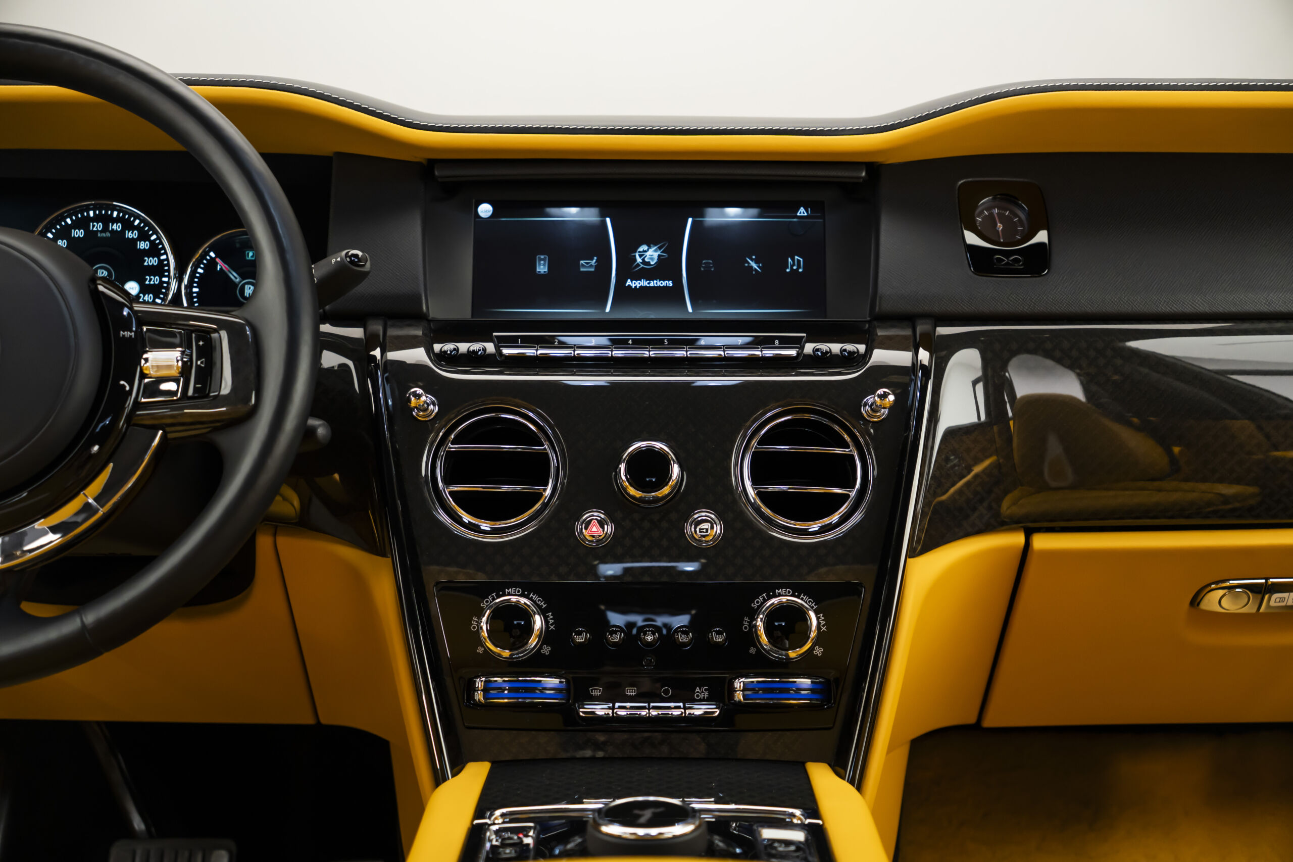 
								2024 Rolls-Royce Cullinan Black Badge full									