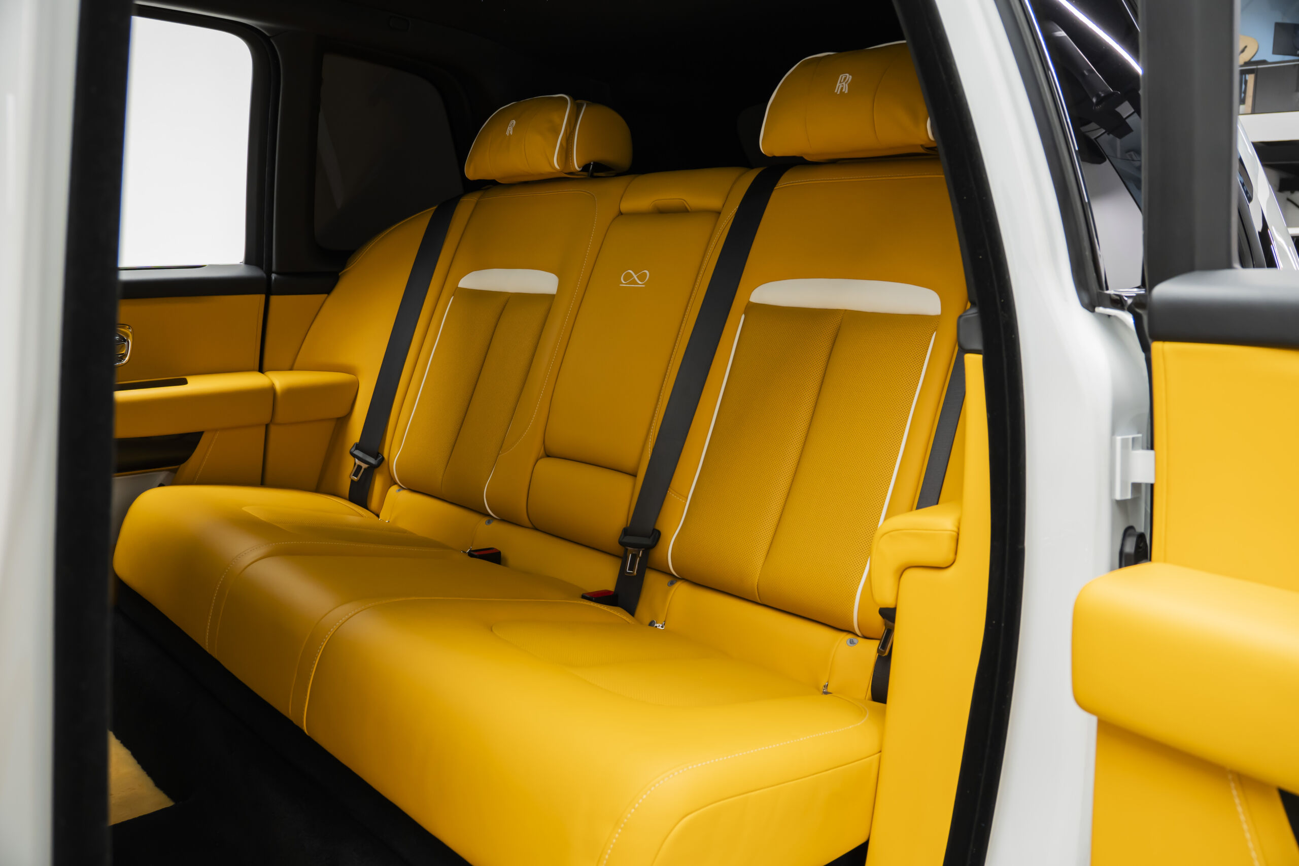 
								2024 Rolls-Royce Cullinan Black Badge full									
