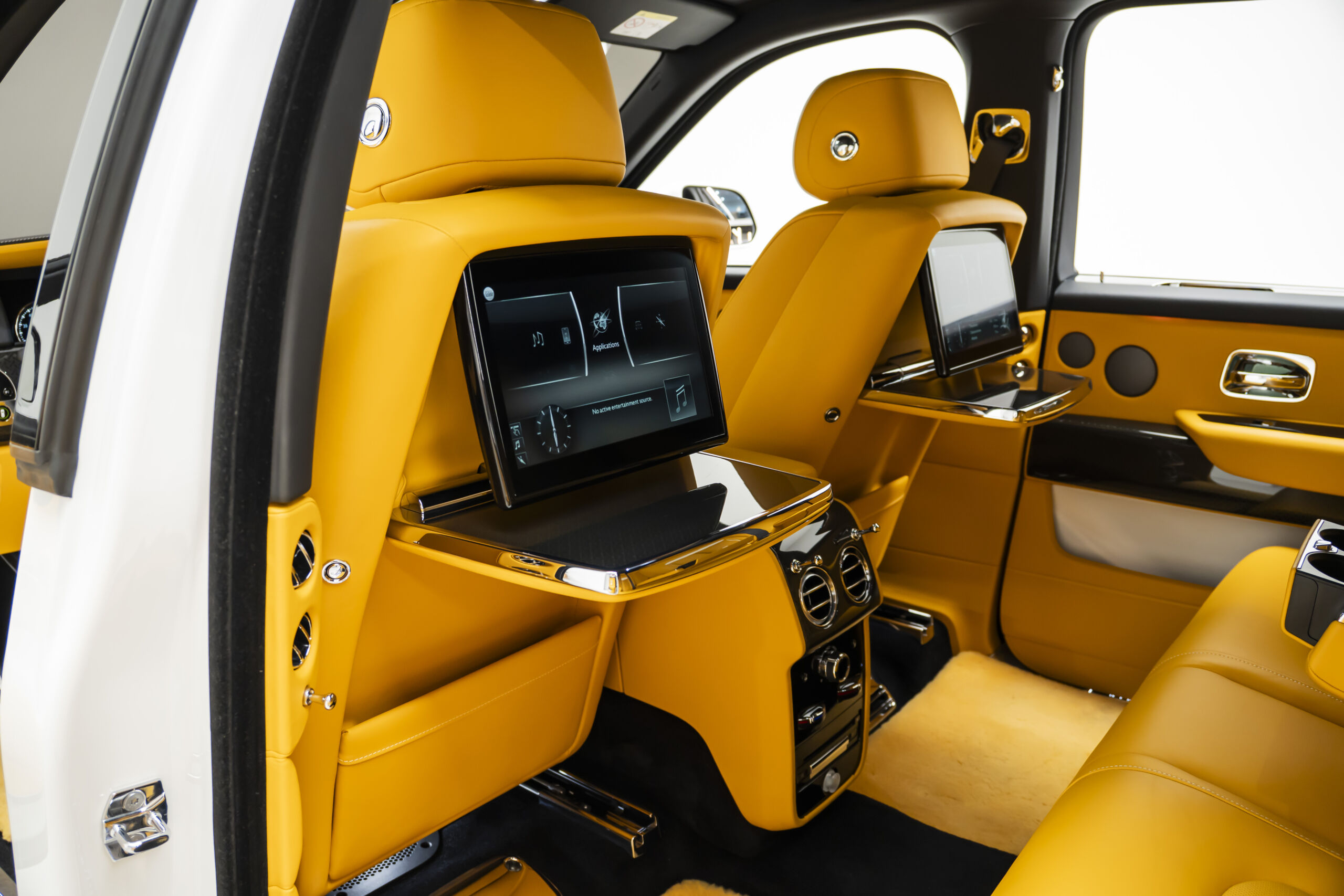
								2024 Rolls-Royce Cullinan Black Badge full									