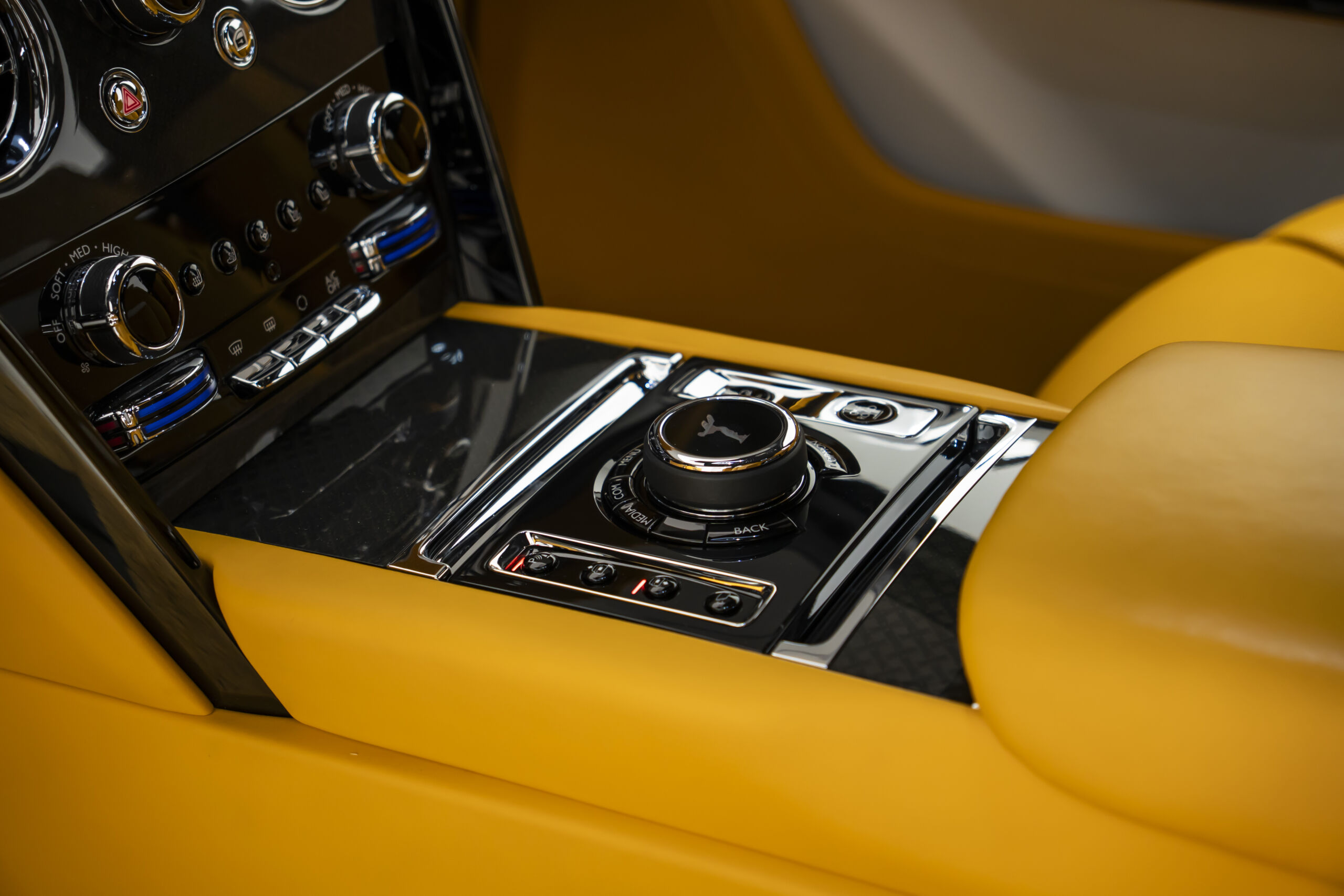 
								2024 Rolls-Royce Cullinan Black Badge full									