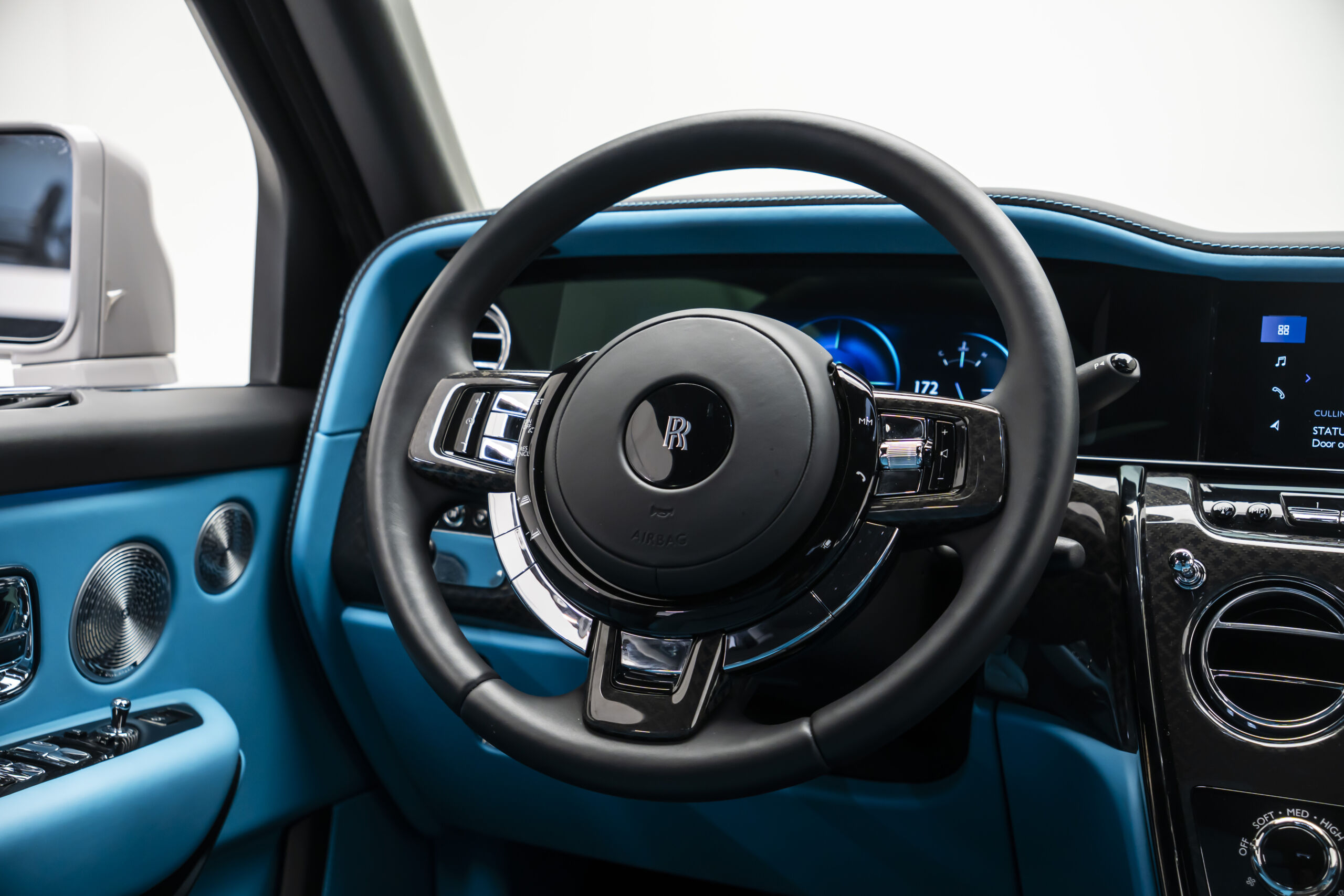 
								2025 Rolls-Royce Black Badge Cullinan Series II full									