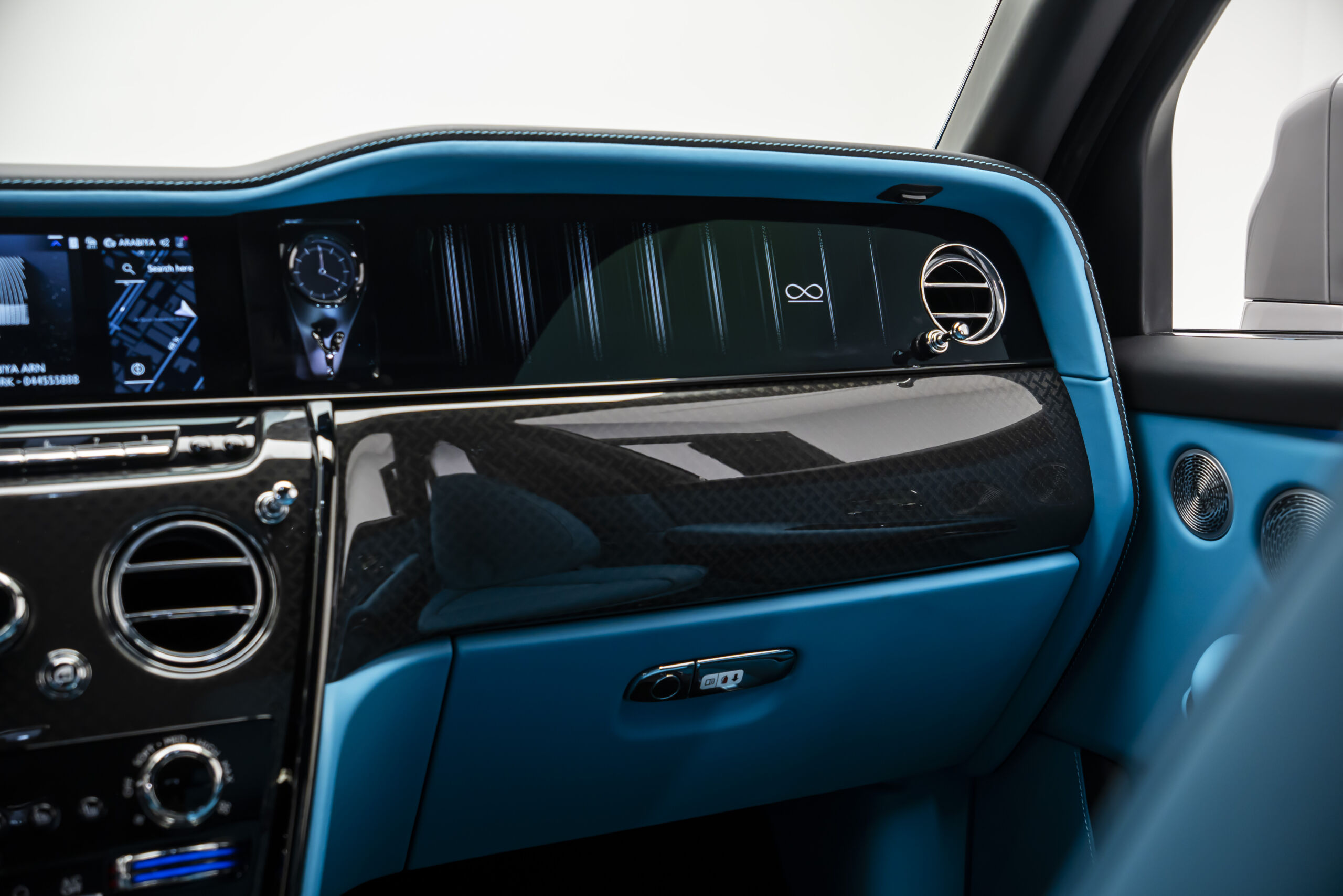 
								2025 Rolls-Royce Black Badge Cullinan Series II full									