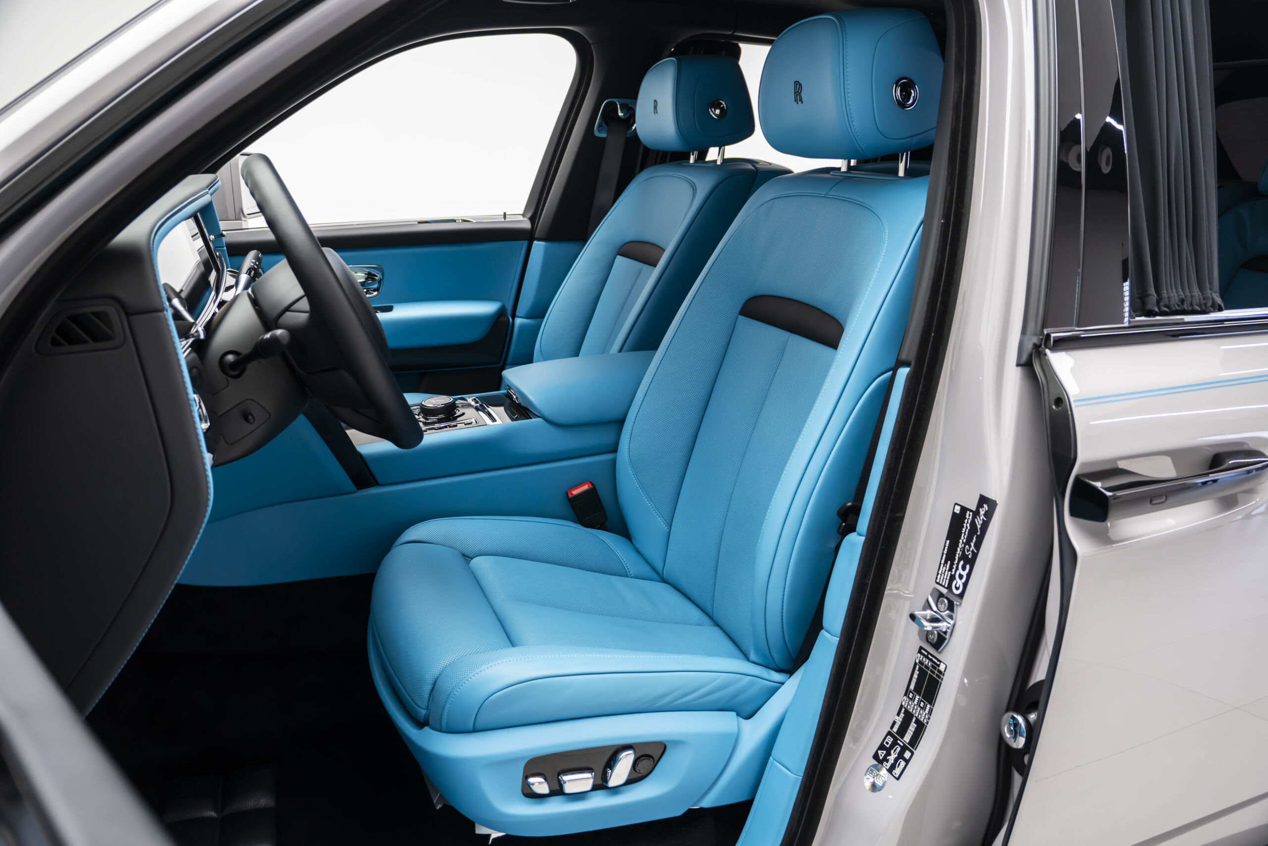 
								2025 Rolls-Royce Black Badge Cullinan Series II full									