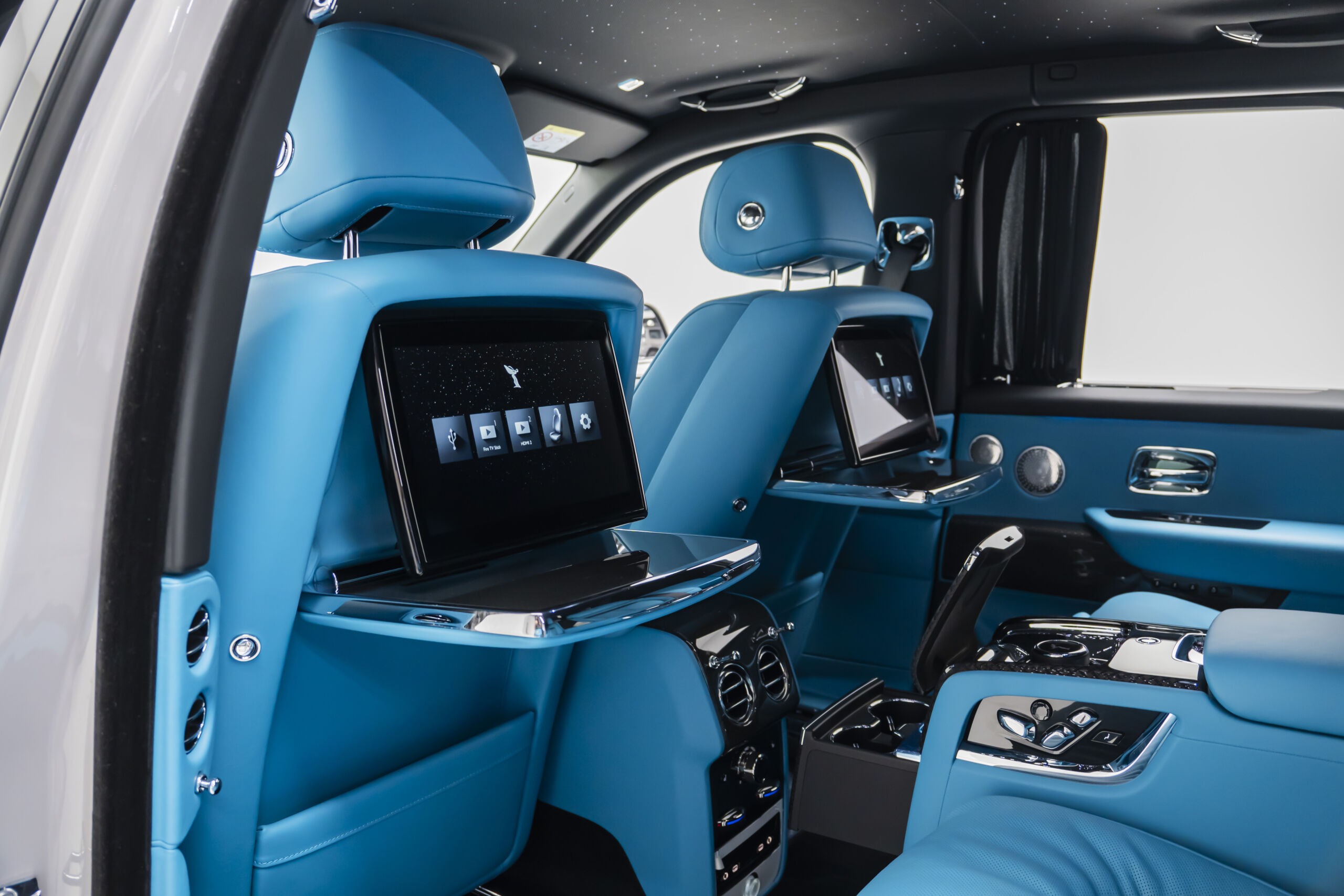 
								2025 Rolls-Royce Black Badge Cullinan Series II full									