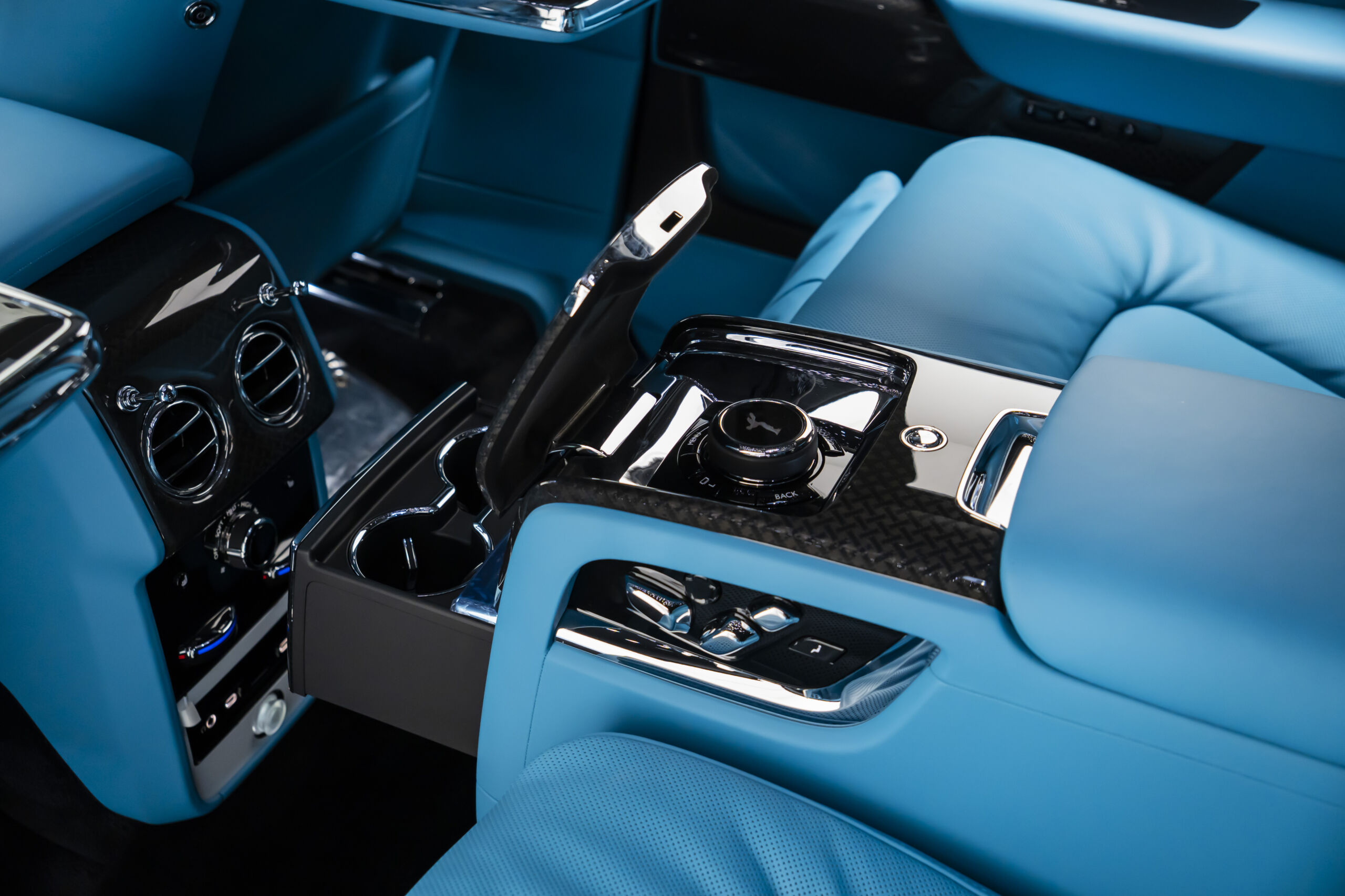 
								2025 Rolls-Royce Black Badge Cullinan Series II full									