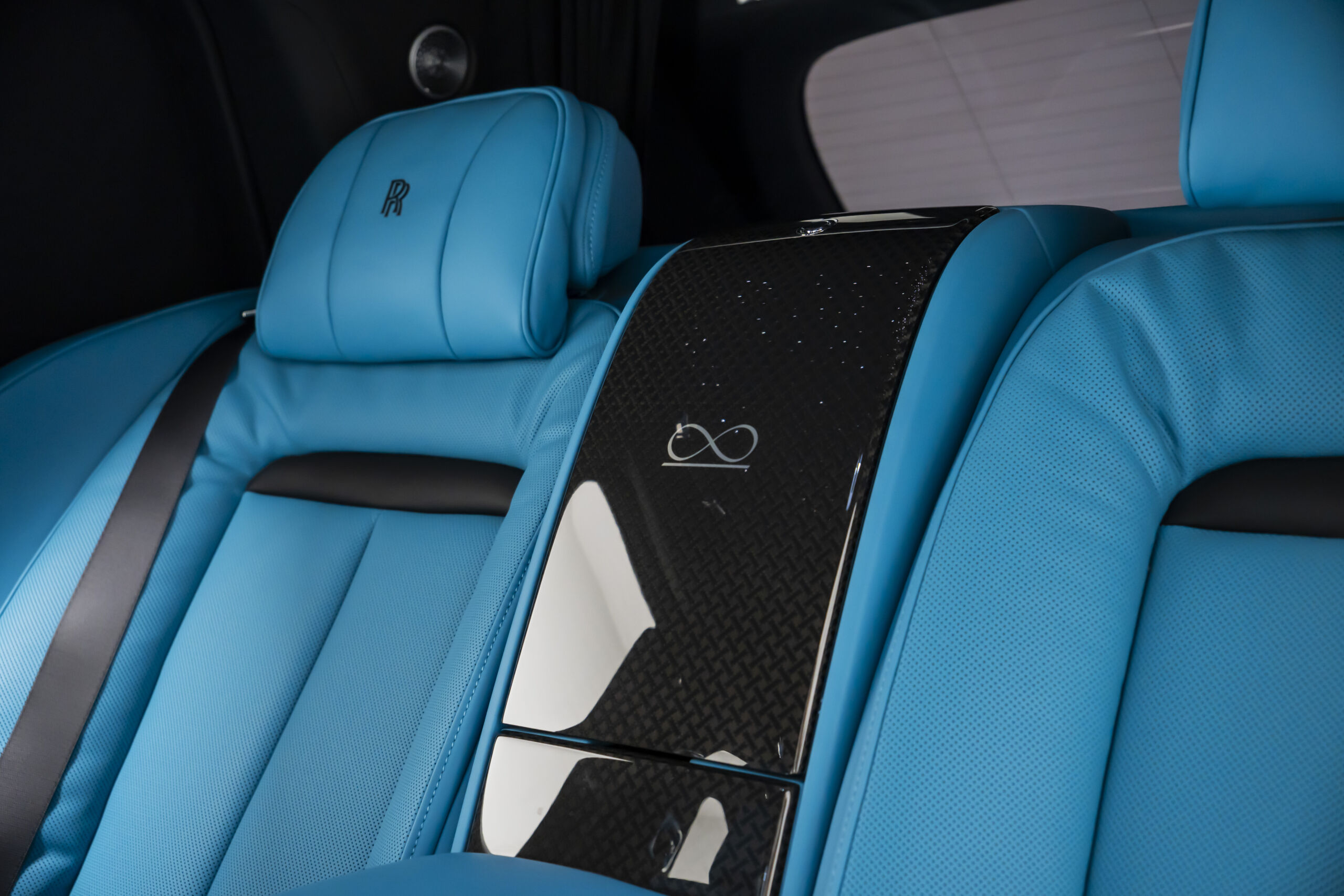 
								2025 Rolls-Royce Black Badge Cullinan Series II full									
