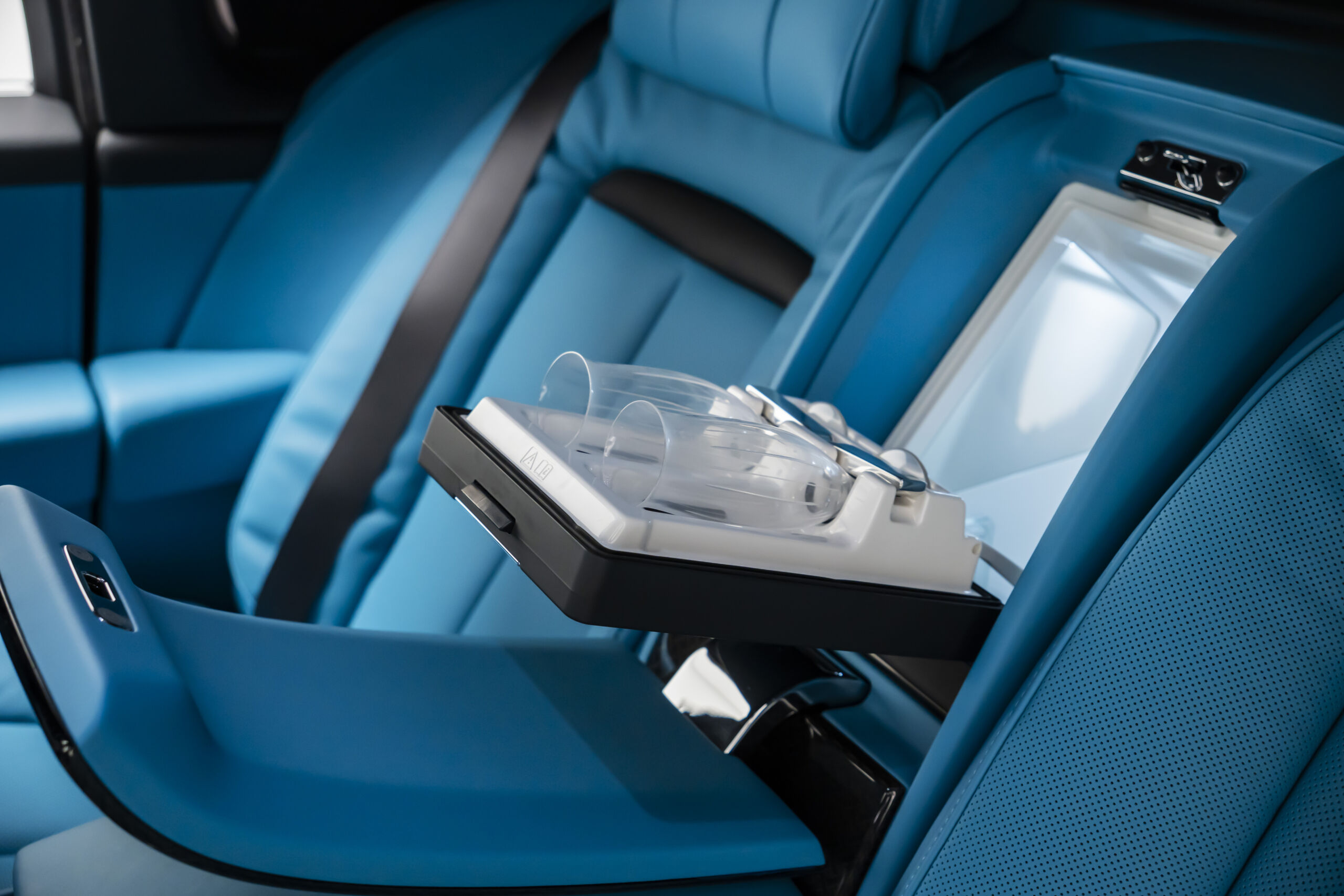 
								2025 Rolls-Royce Black Badge Cullinan Series II full									
