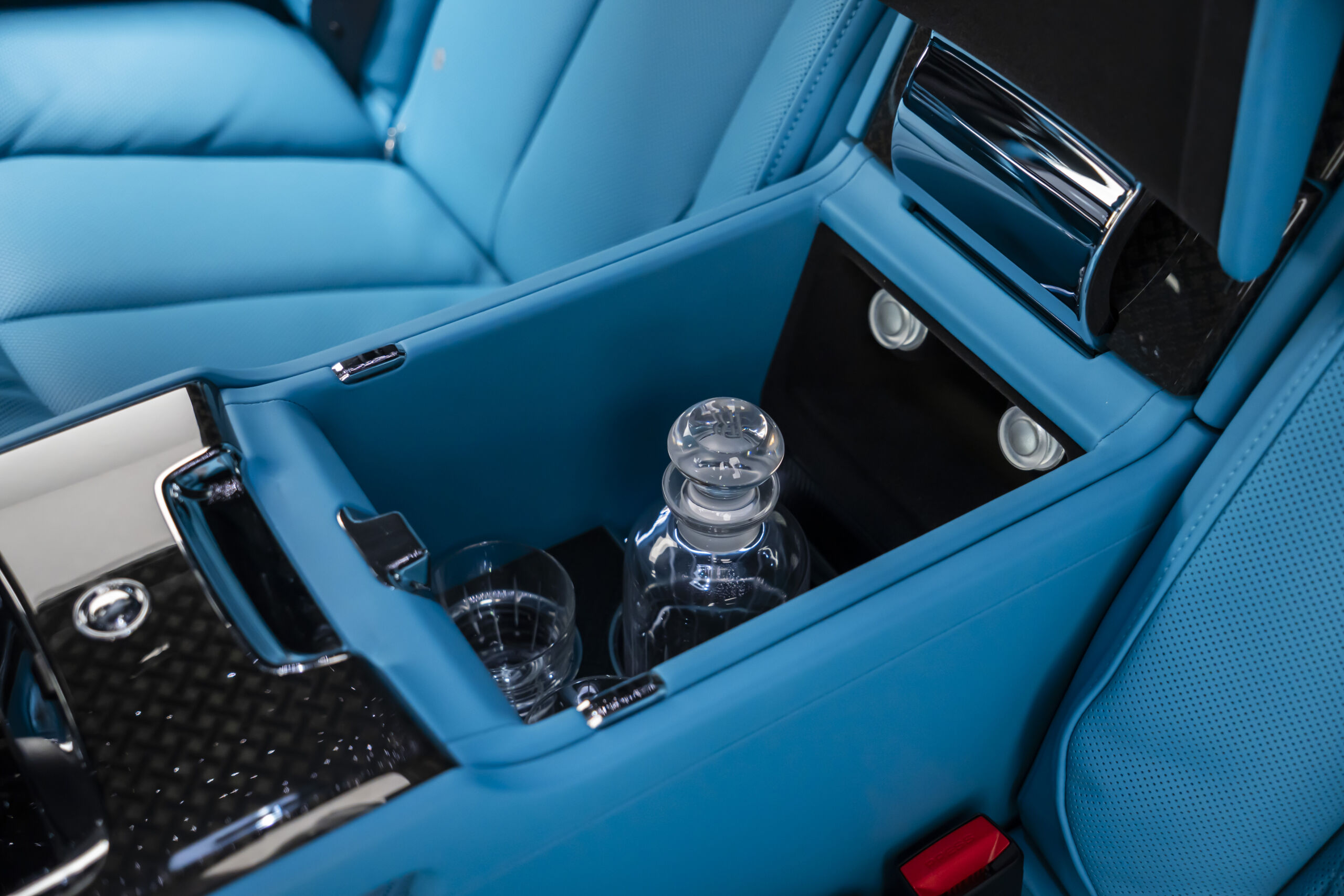 
								2025 Rolls-Royce Black Badge Cullinan Series II full									