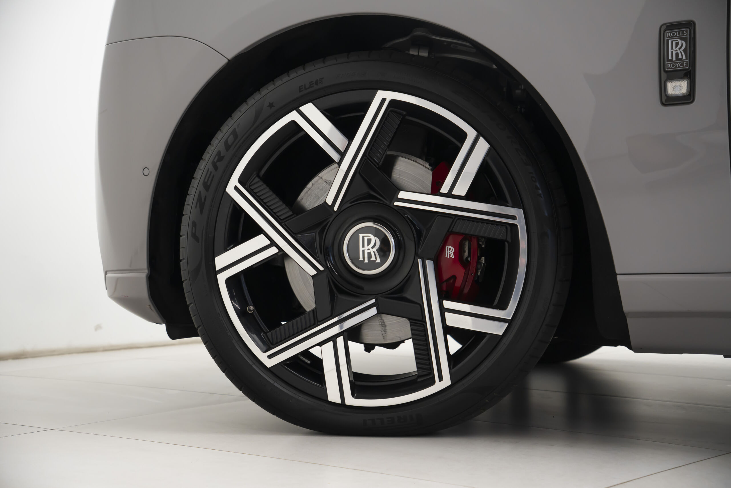 
								2025 Rolls-Royce Black Badge Cullinan Series II full									