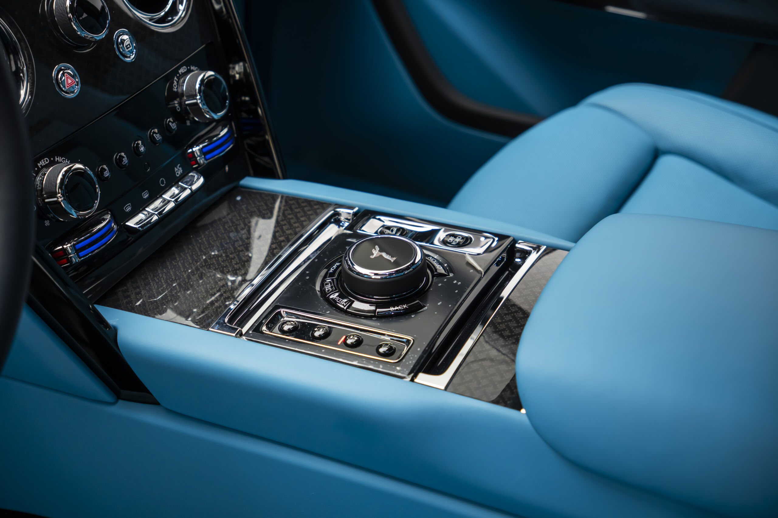 
								2025 Rolls-Royce Black Badge Cullinan Series II full									
