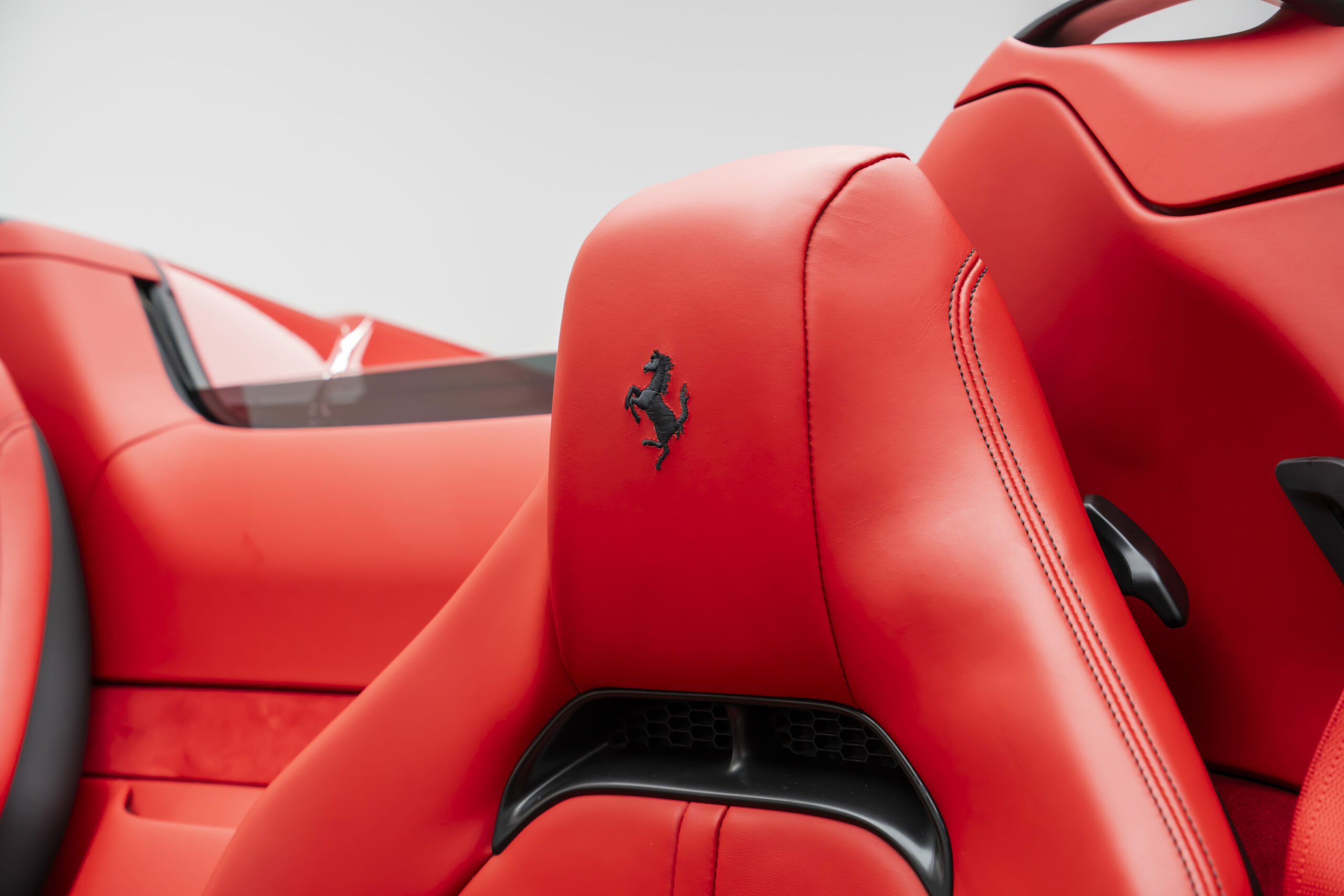
								2023 Ferrari SF90 Spider full									