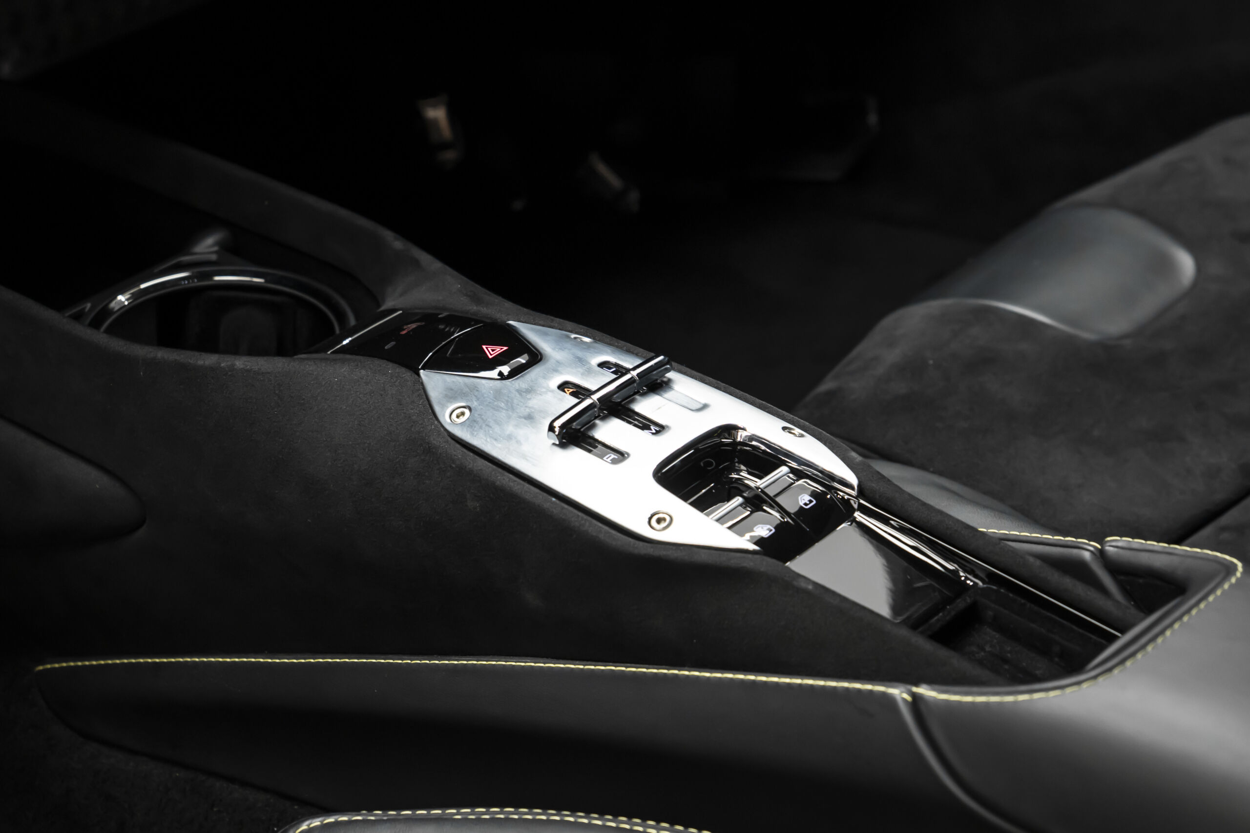 
								2021 Ferrari SF90 Stradale full									
