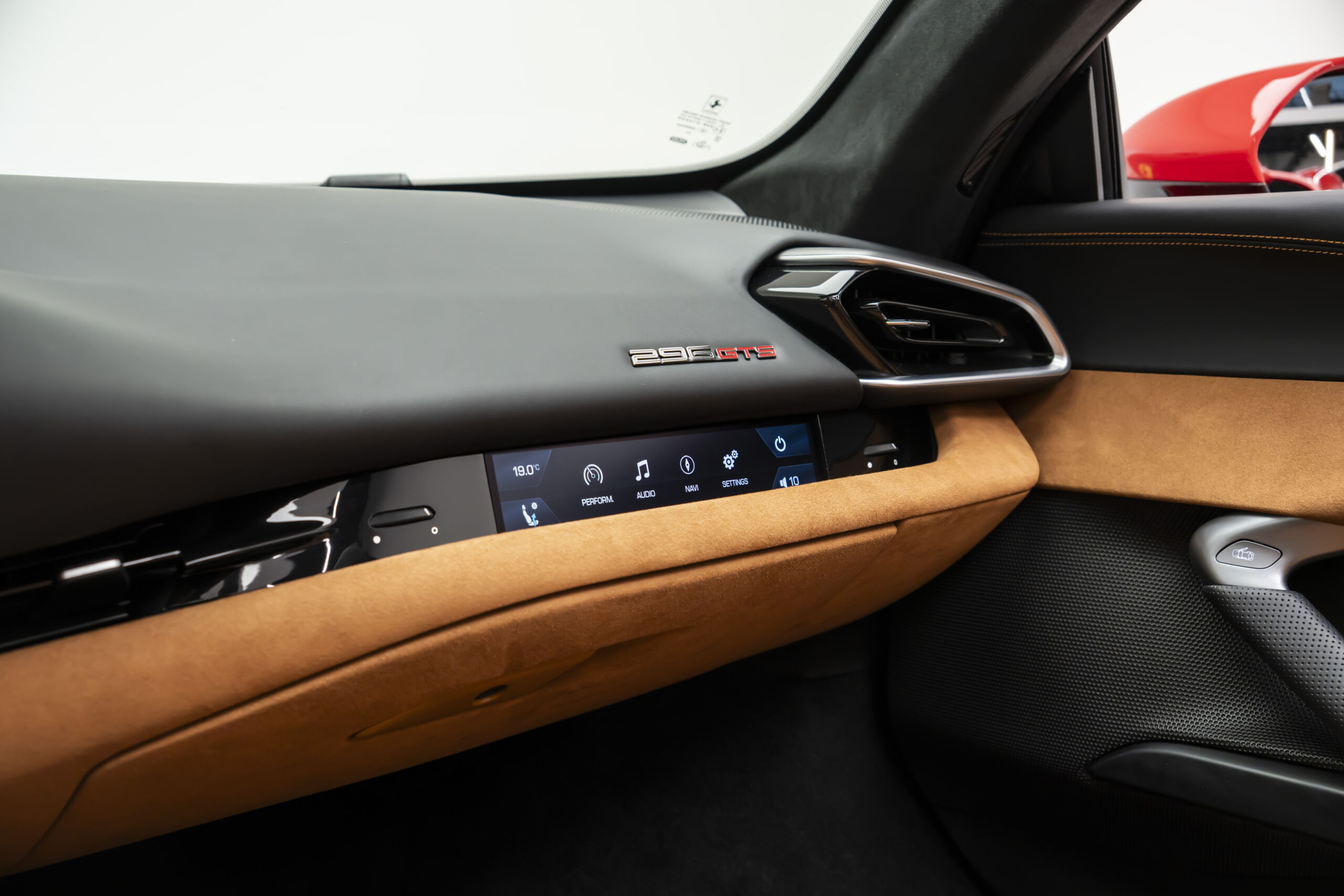 
								2024 FERRARI 296 GTS full									