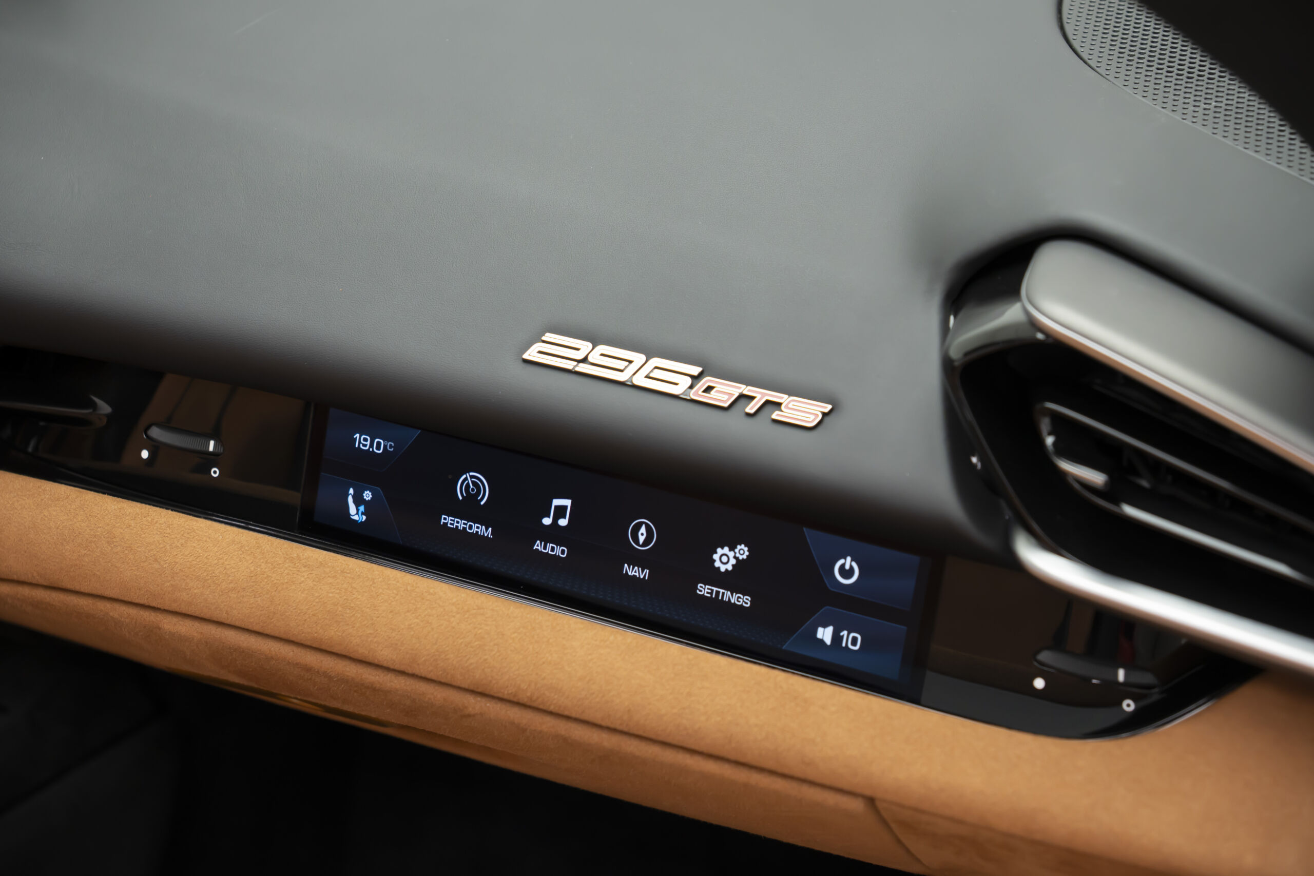 
								2024 FERRARI 296 GTS full									