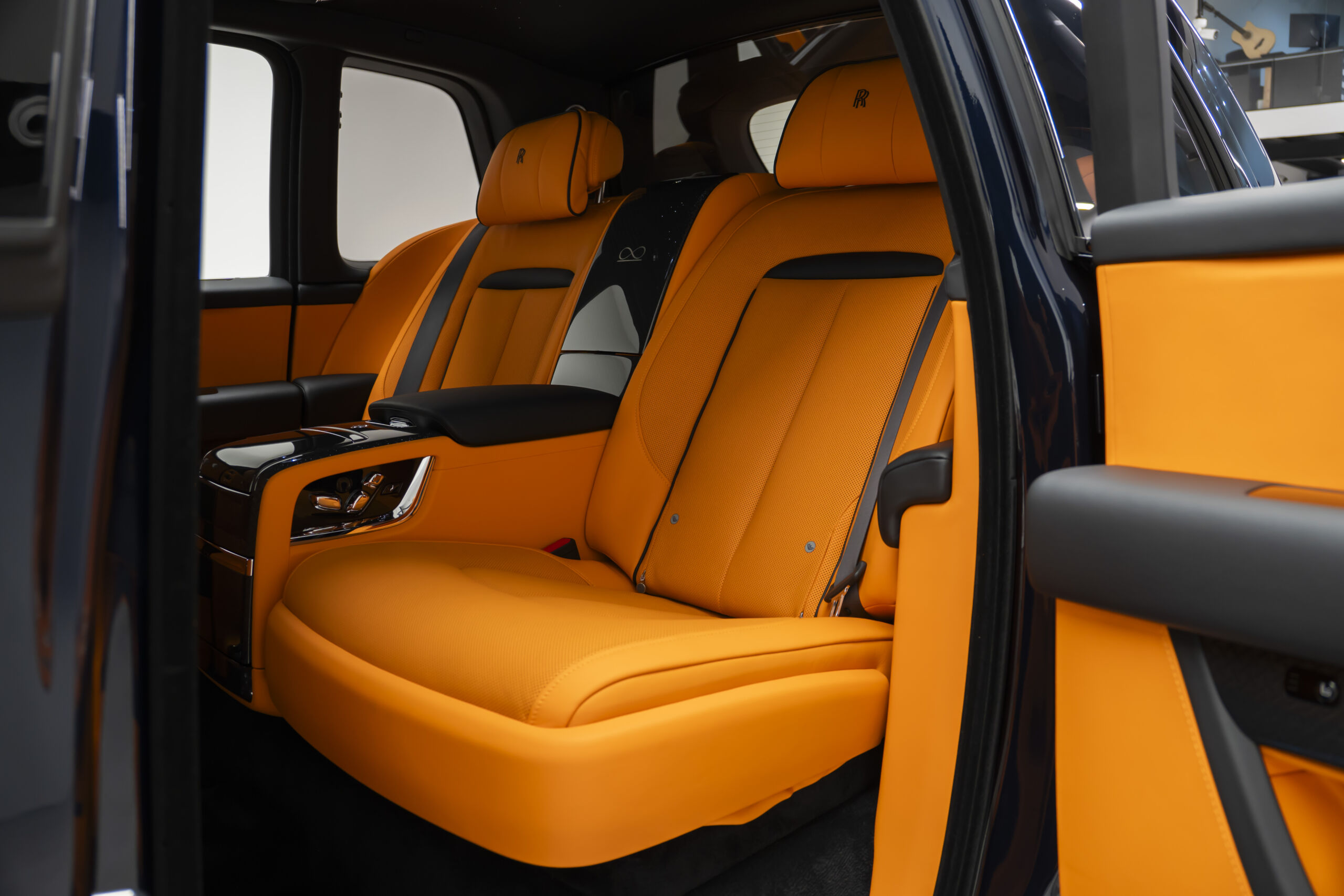 
								BRAND NEW 2026 ROLLS-ROYCE BLACK BADGE CULLINAN SERIES II full									