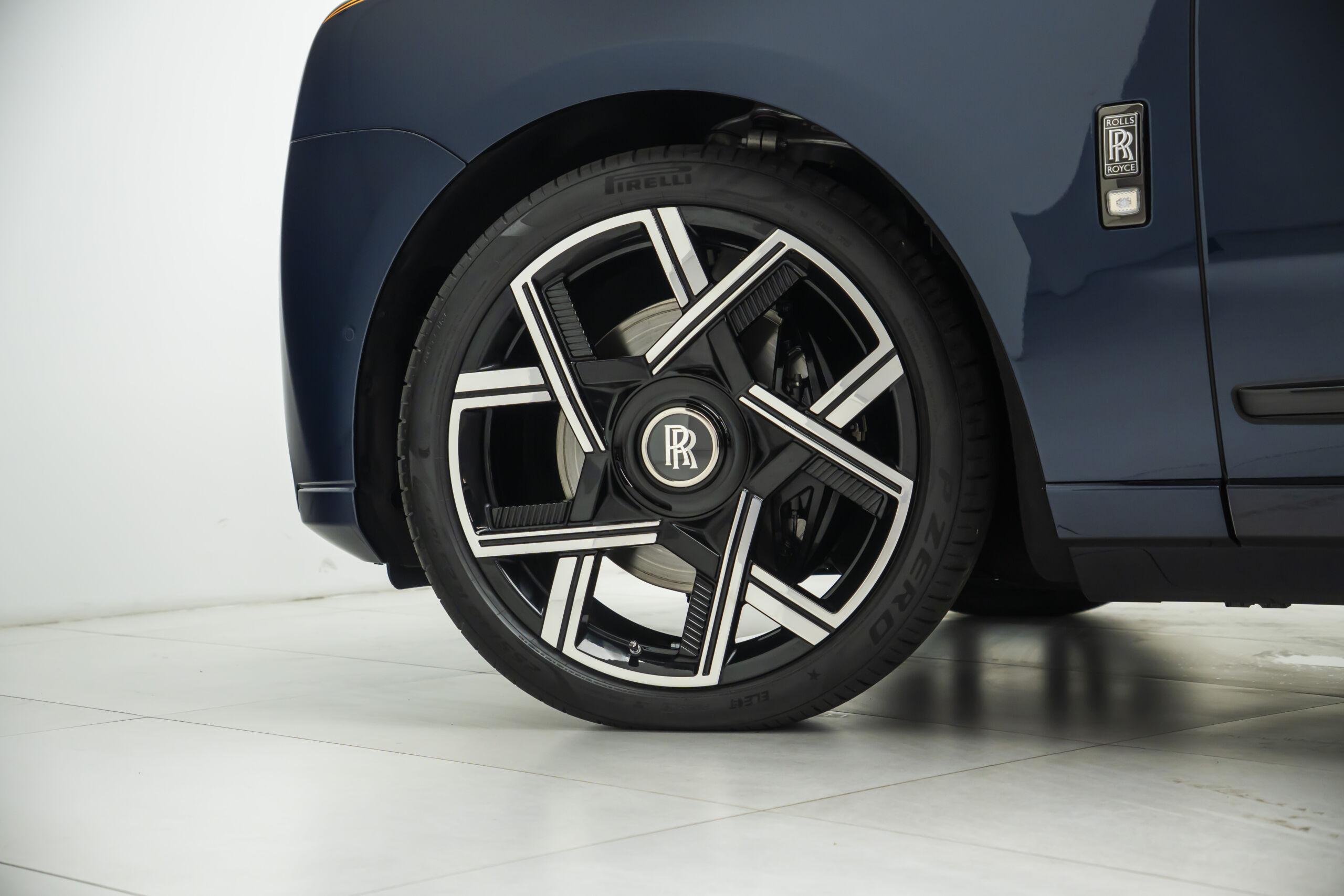 
								BRAND NEW 2026 ROLLS-ROYCE BLACK BADGE CULLINAN SERIES II full									