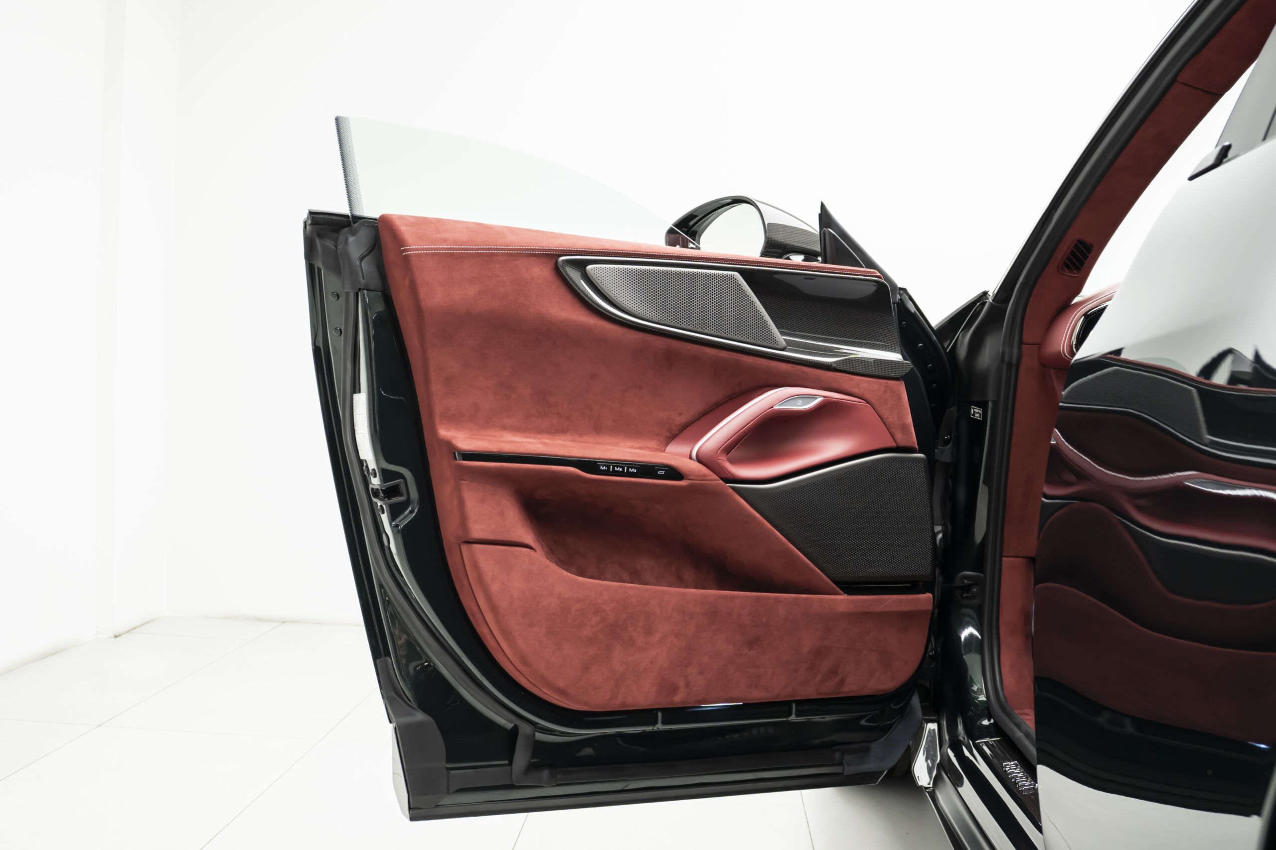 
								2025 FERRARI PUROSANGUE full									