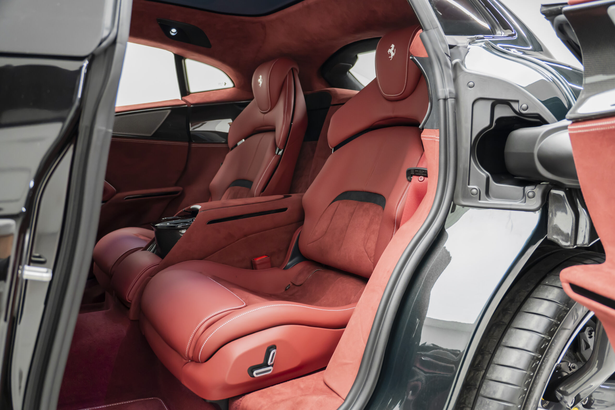 
								2025 FERRARI PUROSANGUE full									