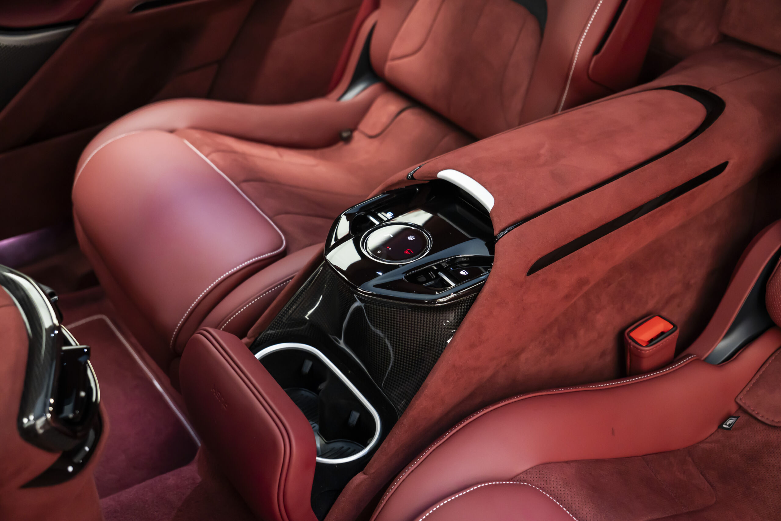 
								2025 FERRARI PUROSANGUE full									