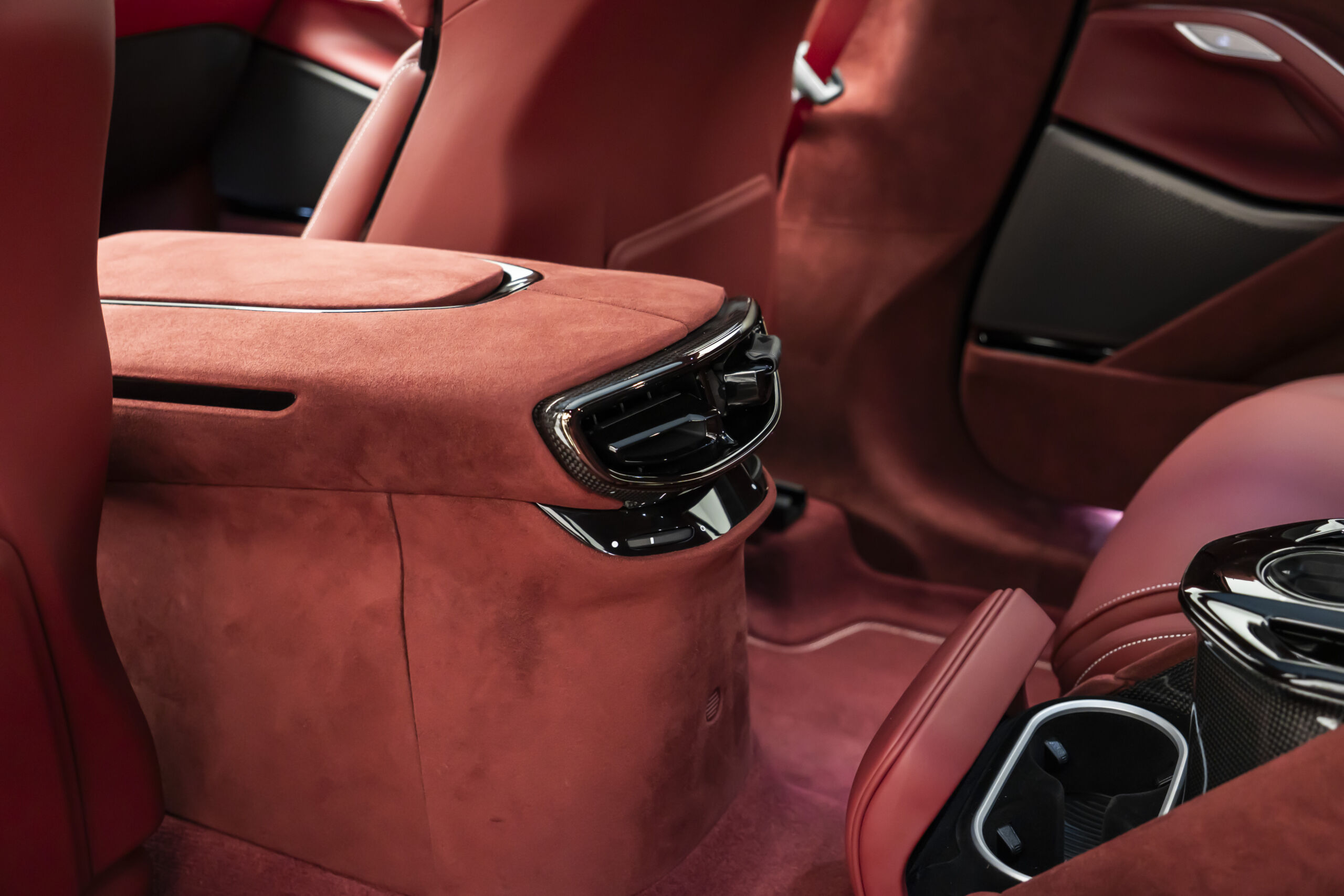 
								2025 FERRARI PUROSANGUE full									