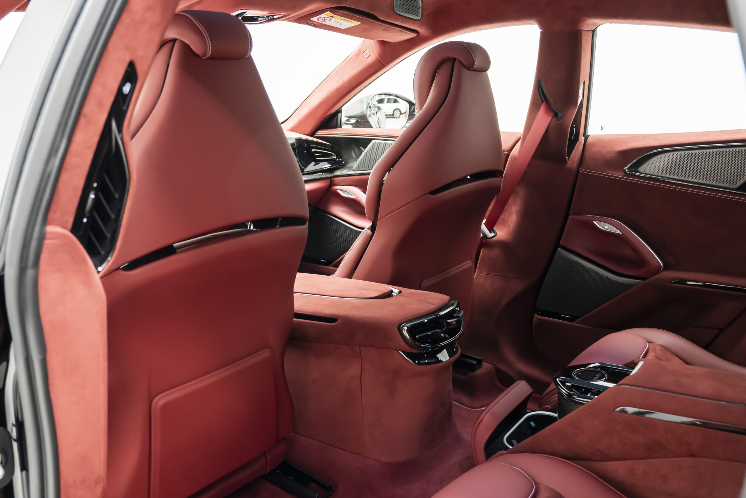 
								2025 FERRARI PUROSANGUE full									